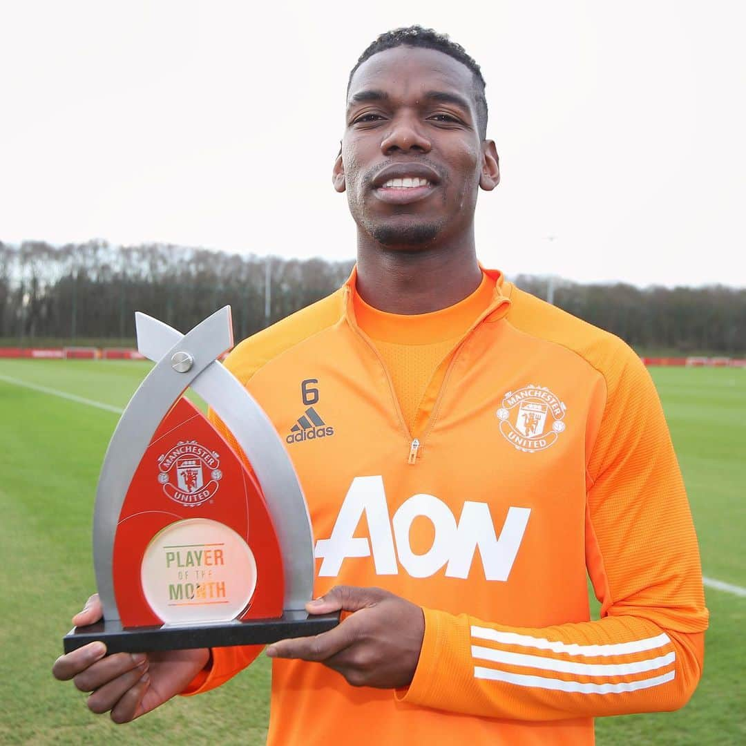 マンチェスター・ユナイテッドさんのインスタグラム写真 - (マンチェスター・ユナイテッドInstagram)「Make room on the mantelpiece, PP! 😉🏆  #MUFC #ManUtd #Pogba」2月5日 21時01分 - manchesterunited