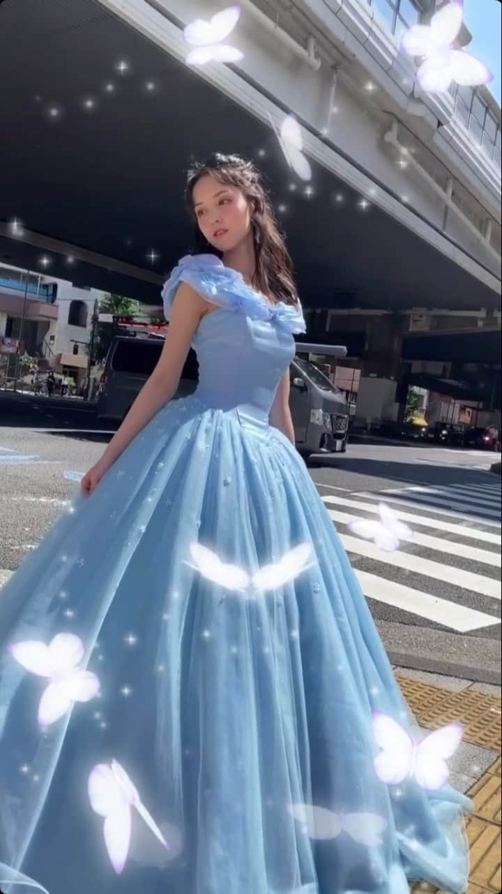 村西里世のインスタグラム：「Cinderella🕛💙 #写真集 #ミスiD #ミスiD2020 #モデル #被写体 #被写体モデル #撮影 #撮影風景 #オフショット #シンデレラ #ドレス #シンデレラドレス #プリンセスドレス #カラードレス #ウェディングドレス #photobook #model #dress #cinderella  #cinderelladress #princess #princessdress #colordress #weddingdress #japanesegirl #TikTok #tiktokjapan #tiktokhot  #リール #reels」