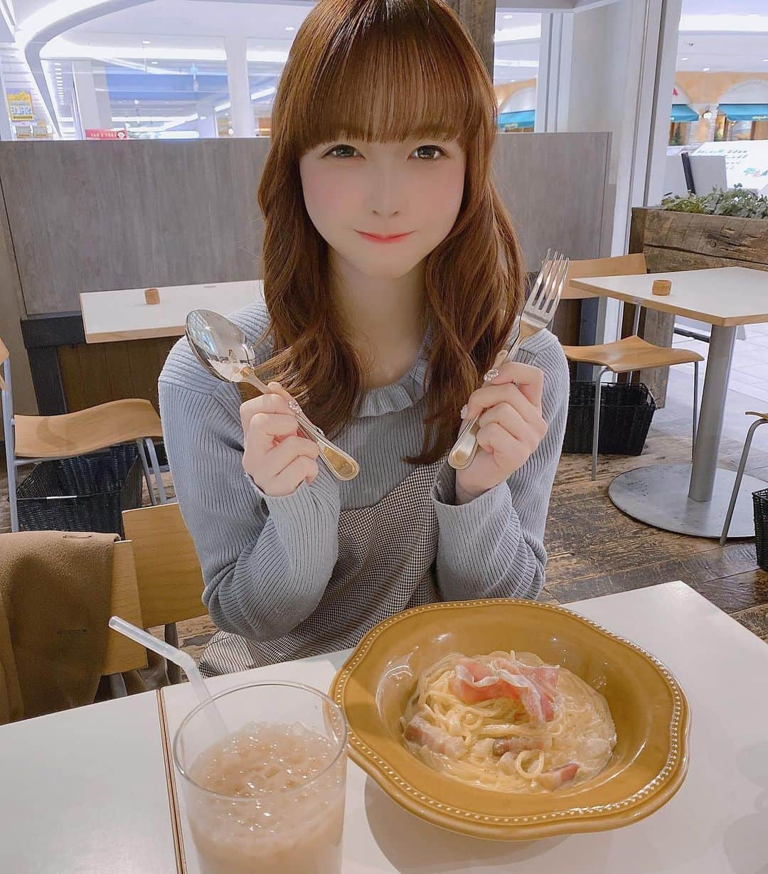 ハルナさんのインスタグラム写真 - (ハルナInstagram)「．﻿ ．﻿ 何パスタがすき？🐇🍝﻿ ﻿ これはちなみにカルボナーラ！﻿ ．﻿ ．﻿ ．﻿ ．﻿ #過去pic #カフェ #カフェ巡り #東京カフェ #ラメゾンアンソレイユターブル #パスタ #おすすめカフェ #巻き髪 #簡単巻き髪アレンジ #ヘアアレンジ #ヘアスタイル  #私服 #私服コーデ #ニット女子 #自撮り女子 #コーデ記録 #instalike #instagood #좋아요 #좋아요환영」2月5日 21時03分 - haruna_h616