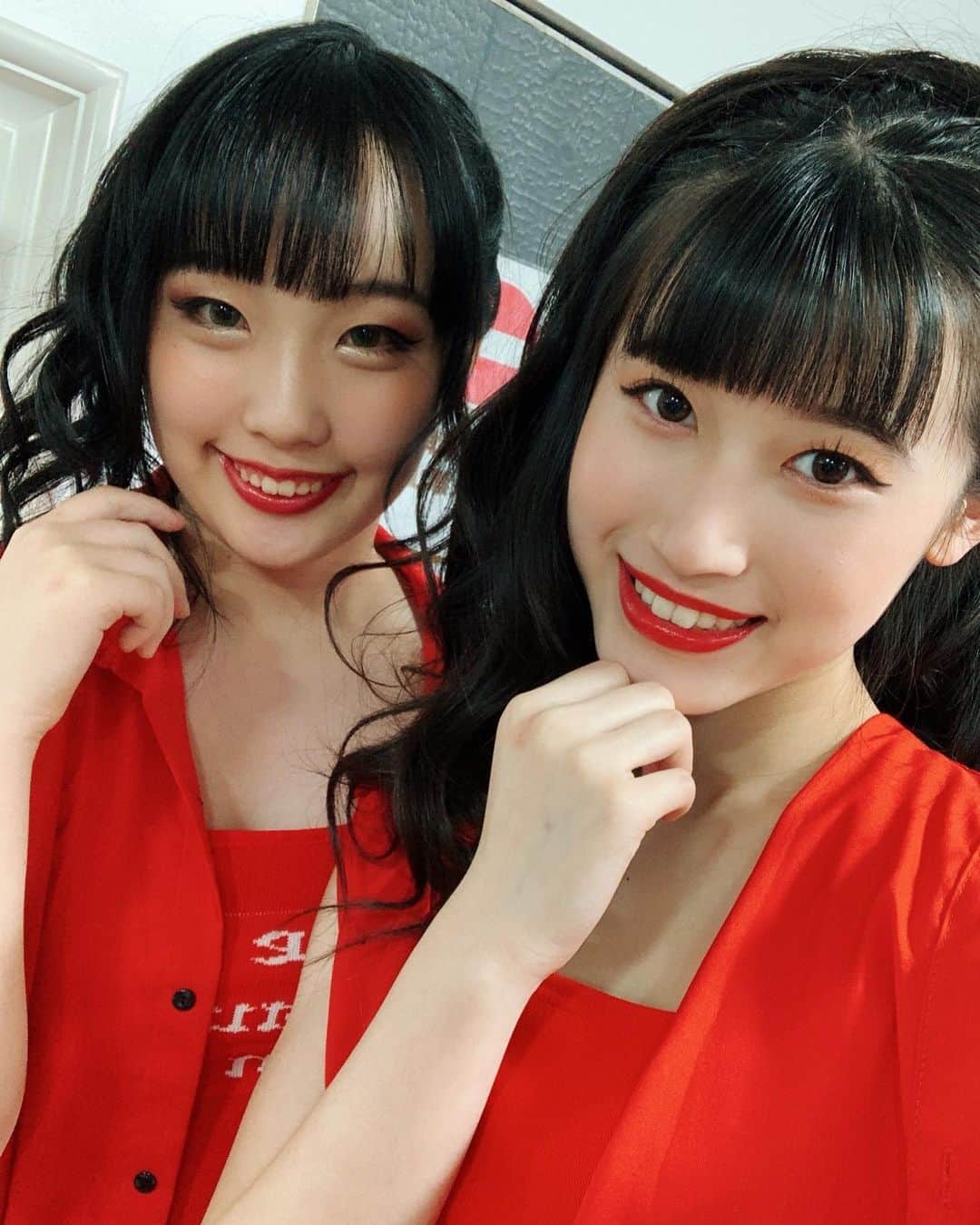 のインスタグラム：「Meyへ💖  あらためて(*ˊ˘ˋ*)｡♪:*°  Meyと3年間同じクラスで 1年生の11月27日に 🏁ガールズバンドブロックを 結成して🎙🎸ずっと一緒に 辛い事もたくさんあったけど…😢 楽しい事の方がたくさん(* ¨̮ *)💖 あったから一緒に乗り越えて がんばってきたよね！！！  3年間Meyと過ごして来て Meyは私にとってかけがえの ない心友だよ(*˘︶˘*).｡.:*♡  これからも色々 あると思うけど 「絆」 の歌詞の気持ちで ずっとずっとずっーーーっと 一緒にがんばって辛いことが あっても乗り越えて行こうね！  さよならや新しい出会いの ４月🌸私達には超えなきゃ いけないことがこれから まだまだあるけどMeyと 一緒なら今までも乗り越えて きたからこれからも 超えられるねd(≧▽≦*)  目指せ❗ ガールズバンドブロック❗ 武道館❗  高校生🏫になっても Mey(*´ｰ`*人*´ｰ`*) よろしくね(*´˘`*)ﾉ❣ (まだJcだけど…もうすぐJk(*^^*)🏫✨)  安城夢那より  Mey(*-ω(ω-`ｏ )))大ｽｷｯ♡  @anjouyuna0101  @mey555block   『絆』  辛い事があっても前を向いて進もう 簡単に離れる友は本当の友じゃない 本当の友はどんなことがあっても 一緒に乗り越えて側にいるよ  今いる仲間と強くなれ 明日は私達の為にある 私達は積み重ね強くなるんだよ  自分を信じ仲間を信じ支えあって 前を向いて今側にいる友と 歩んで行くんだよ  辛い事なんて吹き飛ばせ 未来は私達の為にあるんだよ  今いる仲間と強くなれ 明日は私達の為にある 私達は積み重ね強くなるんだよ  クヨクヨしても始まらない 必ず明日はやってくる ネガティブじゃなくポジティブに 後ろを振り向かず  未来の私達に向かい 走り続けるんだよ  今いる仲間と辛い事なんて 打ち砕け自分たちを 信じて輝いて強くなれ 私達は積み重ね強くなる  #ギター女子  #ギター好きな人と繋がりたい  #ギター好き  #おしゃれさんと繋がりたい #おしゃれな人と繋がりたい  #おしゃれ好き  #おしゃれ女子  #ROCK #邦楽ロック好きな人と繋がりたい  #邦楽好き  #邦楽ROCKガールズバンド　 #ガールズバンドブロック #安城夢那　 #GBB  #model  #アーティスト  #歌手  #Jc #jc3  #ちゅうがくせい  #ギタボ　#ボーカル  #親友  #model  #vocal  #仲間  #心友 #大好きな人」