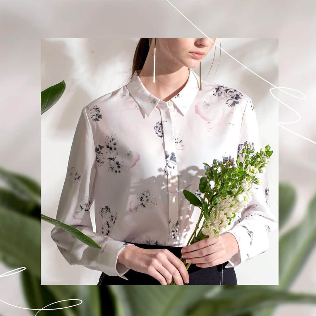 ANTEPRIMAさんのインスタグラム写真 - (ANTEPRIMAInstagram)「It’s another refreshing Spring morning.  Made of more than 90% silk, the #FLoralStampa shirt is with cozy silhouette that can be worn in multi-occasions.    Shop the Spring-Summer 2021 Collection now.  #ANTEPRIMA #InFullBloom #Craftsmanship #ReadyToWear #SS21 #SpringSummer2021 #Classic #Style #Fashion #Italian #Luxury #Design #Lifestyle #Urban #Handcraft #アンテプリマ #패션​」2月5日 21時07分 - anteprimaofficial