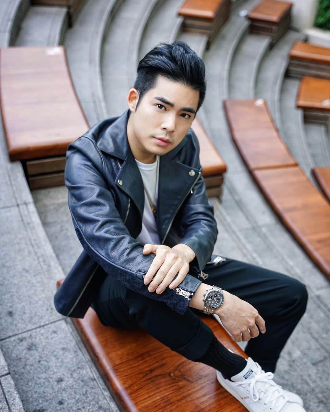 Christoffer Chengのインスタグラム：「An exciting new watch for fans of TAG Heuer and Porsche, coz they created their first collaboration - the TAG Heuer Carrera Porsche Chronograph. This is a Special Edition 44 mm Calibre Heuer 02 Automatic that comes in an  Embossed black calf leather strap with hand stitching or a Steel H-shape bracelet. It’s such a beautiful piece with a fairly reasonable price, no wonder why the first batch have already been sold out! So don’t miss out the second release!!   @TAGHeuer  #TAGHeuer #TAGHeuerxPorsche #DontCrackUnderPressure」
