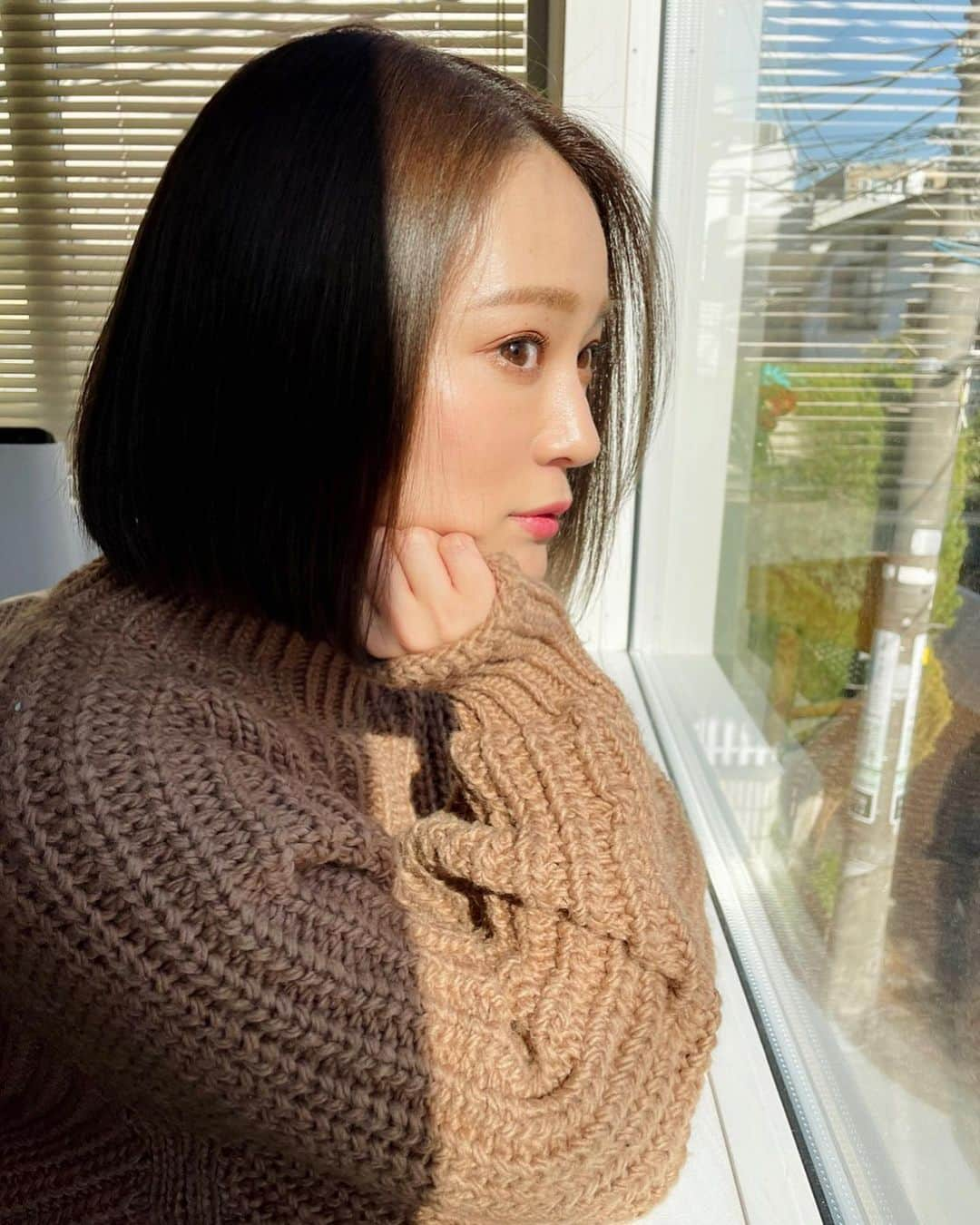 chayさんのインスタグラム写真 - (chayInstagram)「NEWヘアー♡ 短め重めのボブが気分💇‍♀️ カラーはシルバーサファイアに少しだけピンクを混ぜていただきました🌷ツヤサラ🥺 @cieca.noguchi いつもありがとうございます☺︎  #cieca #シエカ #bob #ボブ #hair #haircolor  #ヘアカラー」2月5日 21時22分 - chay1023_official