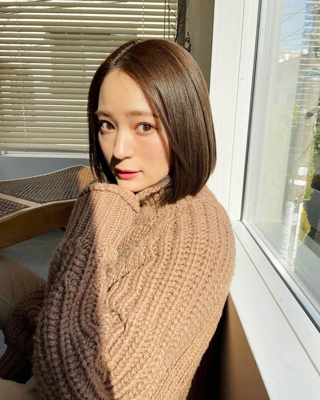 chayさんのインスタグラム写真 - (chayInstagram)「NEWヘアー♡ 短め重めのボブが気分💇‍♀️ カラーはシルバーサファイアに少しだけピンクを混ぜていただきました🌷ツヤサラ🥺 @cieca.noguchi いつもありがとうございます☺︎  #cieca #シエカ #bob #ボブ #hair #haircolor  #ヘアカラー」2月5日 21時22分 - chay1023_official