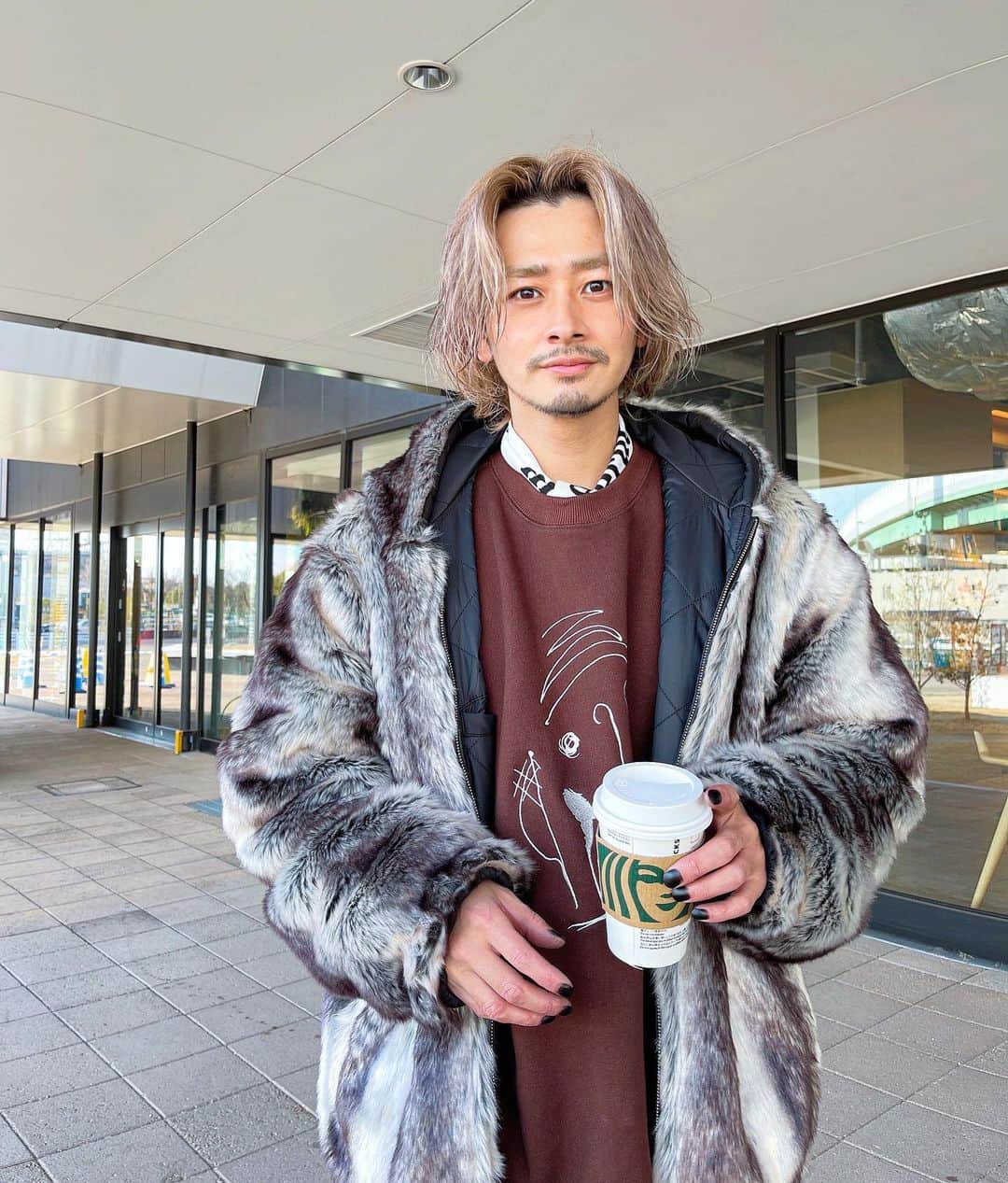 加代憲康のインスタグラム：「昨日のクラブハウスは濃厚でした。 皆さんありがとうございました。  新しい繋がりが生まれることって凄いですね！ここからビジネスが生まれるのもありそうですね。  secret colorのセミナー依頼も増えてきました。ありがとうございます！今年は今までのセミナーとは内容が変わってます。楽しみにしててください。  セミナー依頼はミルボンさんにお願いします。  また、皆さんよろしくお願いします！」