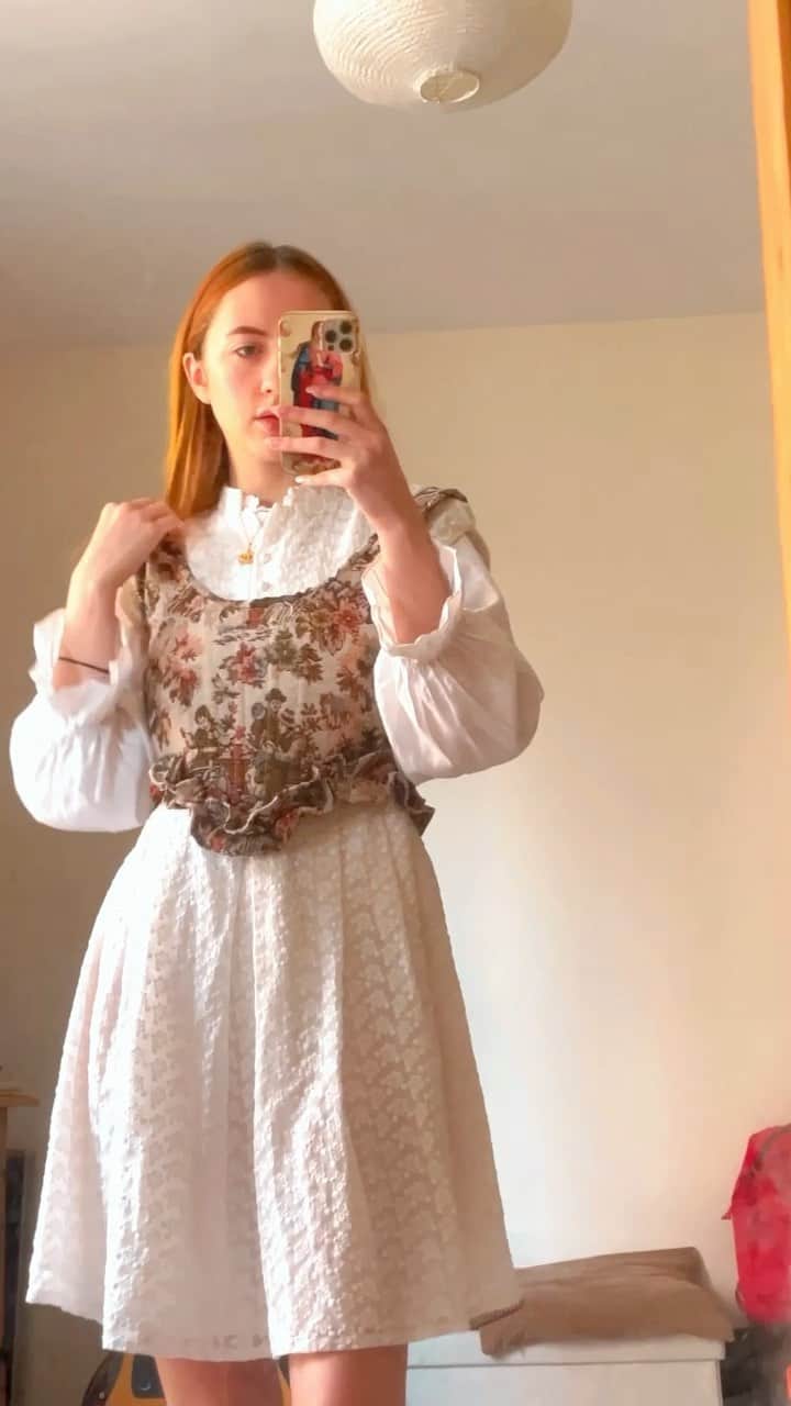 ベッキー・クルーエルのインスタグラム：「this is your sign to buy these boots ⚡️... ⁣ ⁣ hand sewn corset top with inspiration from @rachelerin.s stunning creations 🙌⁣ ⁣ #victorian #victorianstyle #romanticstyle #tapestrycorset #regency #18thcentury #18thcenturyfashion #1800s #1900s #19thcentury #bridgertonstyle #corset #handsewn #sewing #historicalsewing #regency #regencyera #corsettop #asosfashion」