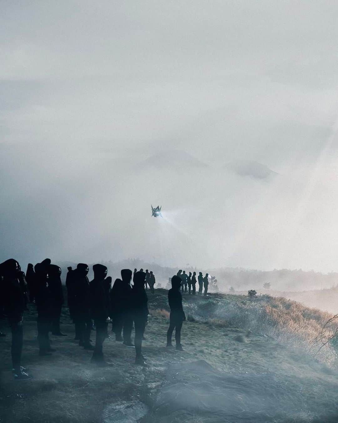 アラン・ウォーカーのインスタグラム：「From all over the world, people mobilized as Walkers to fight Red Nexus and restore peace.」