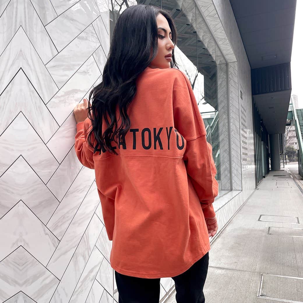 ANELA TOKYOさんのインスタグラム写真 - (ANELA TOKYOInstagram)「-ANELATOKYO BIG Dolman sleeve-﻿ ﻿ 大人気、定番LOGOロンT✨✨﻿ ﻿ しっかりとしたコットン生地を使用したロングスリーブトップス。﻿ ﻿ ドルマンスリーブでBIGなシルエットデザインな為ユニセックスで着回して頂けます。﻿ ﻿  ﻿ #ANELATOKYO#Anela2021﻿  #logo #dolmansleeve #tops ﻿」2月5日 21時29分 - anelatokyo