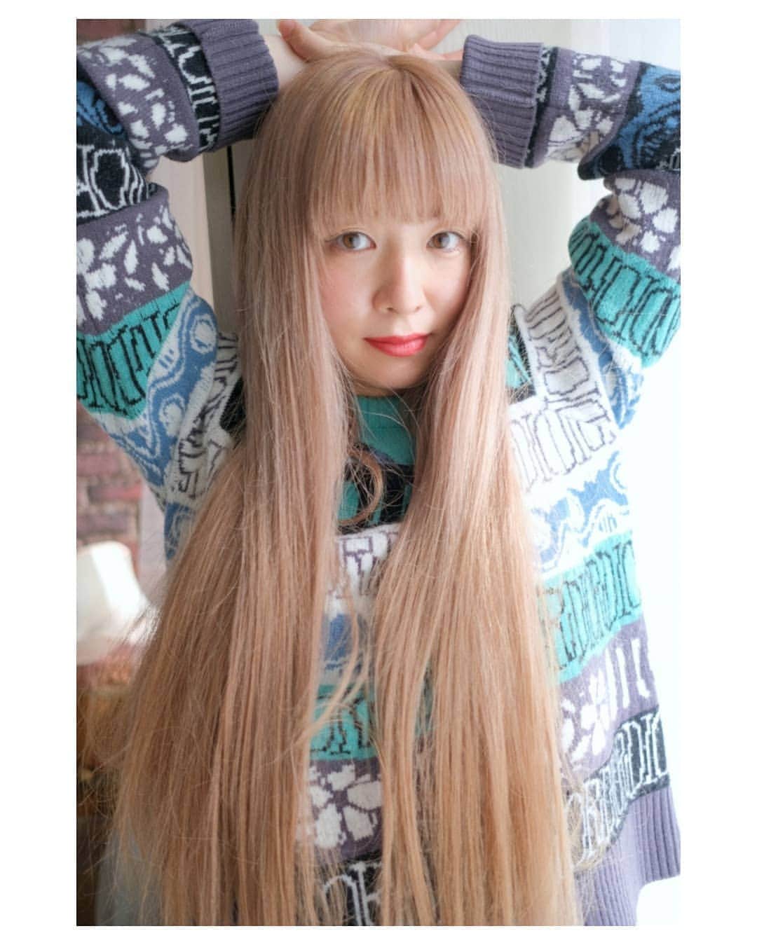 クマモトタツヤさんのインスタグラム写真 - (クマモトタツヤInstagram)「. アンリちゃんの髪色チェンジした時。 ピンクのなごりにゴールドパール重ねてみました！ 今日は今年初めてコンビニに行った。 なんか新鮮でした。 ワンピース新刊入手♪ . . Hair cut-color-styling / T.KUMAMOTO (switch) Guest / ANRI (switch guest 17th year) Photo / T.KUMAMOTO (switch)  #kumaxGIRLS #kumaxANRI #クマナリ #photobykumamoto」2月5日 21時40分 - tatsuya_kumamoto
