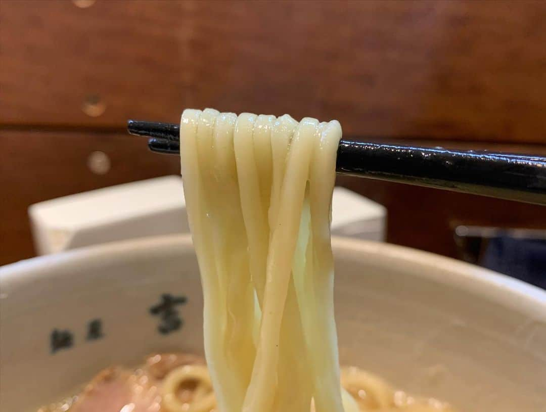 SUSURUさんのインスタグラム写真 - (SUSURUInstagram)「麺屋 吉左右@木場 味玉らーめん 木場の名店に初訪問🎉 鶏と豚と魚介のミックススープは口当たり滑らかでしつこくなく、グイグイ飲めちゃう美味しさ！ 自家製の中太麺はツルッと喉越しよく、コシもしっかりしていてスープとの絡みも抜群🍥 毎日でもすすれそうな究極の一杯でした。 #susuru_tv #麺屋吉左右 #木場 #東京 #味玉らーめん #うまい  #ラーメン #らーめん #ramen #ラーメン部 #ramennoodles #毎日ラーメン生活 #麺スタグラム #japaneseramen #japanramen #foodstagram #foodie #noodles #instanoodle #instaramen #instafood #susururecommended #東京ラーメン #豚骨魚介ラーメン」2月5日 21時40分 - susuru_tv