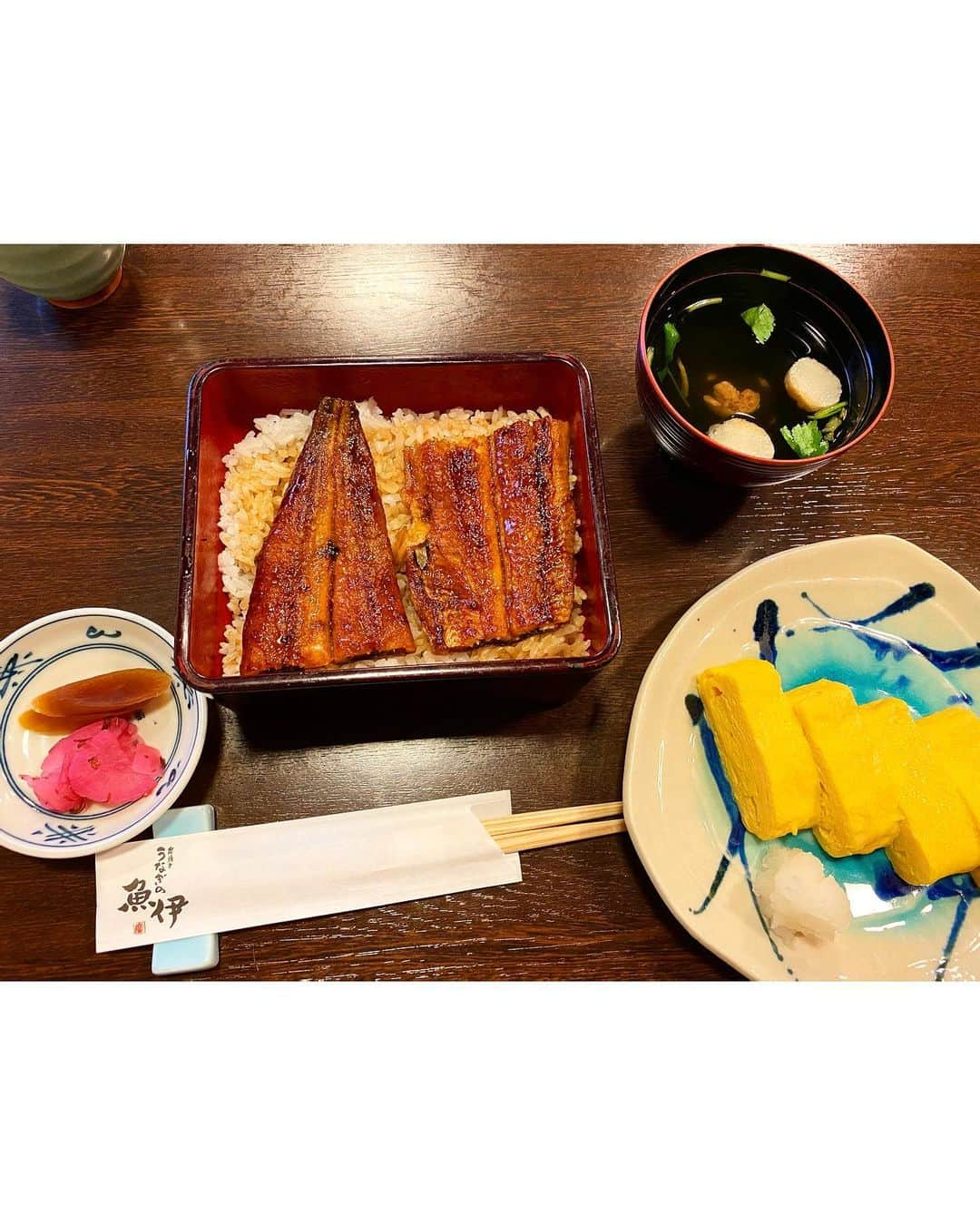 千咲まりさんのインスタグラム写真 - (千咲まりInstagram)「. おばあちゃんの病院の帰りに鰻食べに行きました✨ 大阪帰るといつも行く鰻屋さん❤️ いつか鰻何匹食べれるかやってみたい。笑  #鰻 #うなぎ #魚伊 #魚伊本店 #大阪グルメ #もうすぐ90歳」2月5日 21時33分 - marilyn_ooguikoakuma