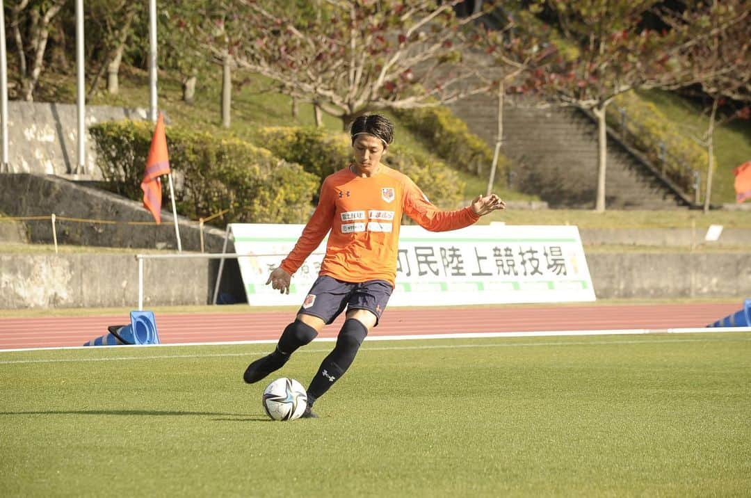 馬渡和彰のインスタグラム：「﻿ ﻿ 沖縄キャンプ13日目⚽️﻿ ﻿ ハードに練習してますが、残りの期間で体がどう仕上がっていくのか楽しみです😁﻿ ﻿ 明日も頑張りまーす💪‼️﻿ ﻿ #大宮アルディージャ #ardija #SHOW﻿ #馬渡和彰 #8﻿ #adidas #adidasfootball #adidastokyo」