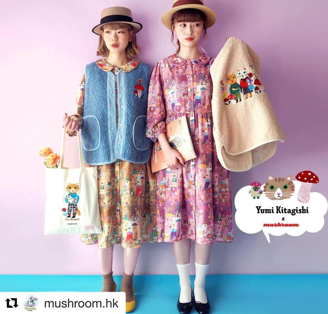 北岸由美のインスタグラム：「香港発のブランドMushroomとのコラボレーション、新しくワンピースとボアベストが登場します！  毎週金曜日は @mushroom.hk のfacebook でショップのライブ配信日！ 今日も香港時間9:00から配信されるそうです。日本では22:00ごろから見られるかな？  ストーリーズにリンクを貼っていますのでお時間ありましたらのぞいてみてください♡  #Repost @mushroom.hk  ・・・ 【🍄日本插畫家の北岸由美🏠🐱】 瘋狂的～大家一齊尖叫～要一整套穿❤️❤️ Yumi Kitagishi x mushroom設計限定系列 情侶貓蘑菇刺繡超美啊～🍄🏠🍄🏠🍄 貓貓蘑菇村印花連身裙{配送 通花領子} FREE GIFT: 刺綉布袋此系列滿$1400送一個  非常少女心的 @yumikitagishi 🐰🐶🐼🐱 參加遊戲減$30{留言毒朋友+tag朋友+Like} 希望大家都喜歡佢～こんにちは❣️  今晚Live留咗言可以再減$10❣️❣️ 【 Friday FB LIVE 9:00 】👧🏻+👱🏻‍♀️+🧒🏻 Ling Ling + Trista + Ivy會同大家介紹 記得準時收看～🍄🐱🌳🌻🌲❣️  NEW Shop🍄🍄🍄🍄 荃灣西海之戀商場OP Mall 1048店 ................................... 各分店WhatsApp聯絡 荃灣 53448420 沙田 53445008 銅鑼灣 53443773 朗豪坊 53441898 美麗華 53445445 葵芳 91492244 APM 53441331」