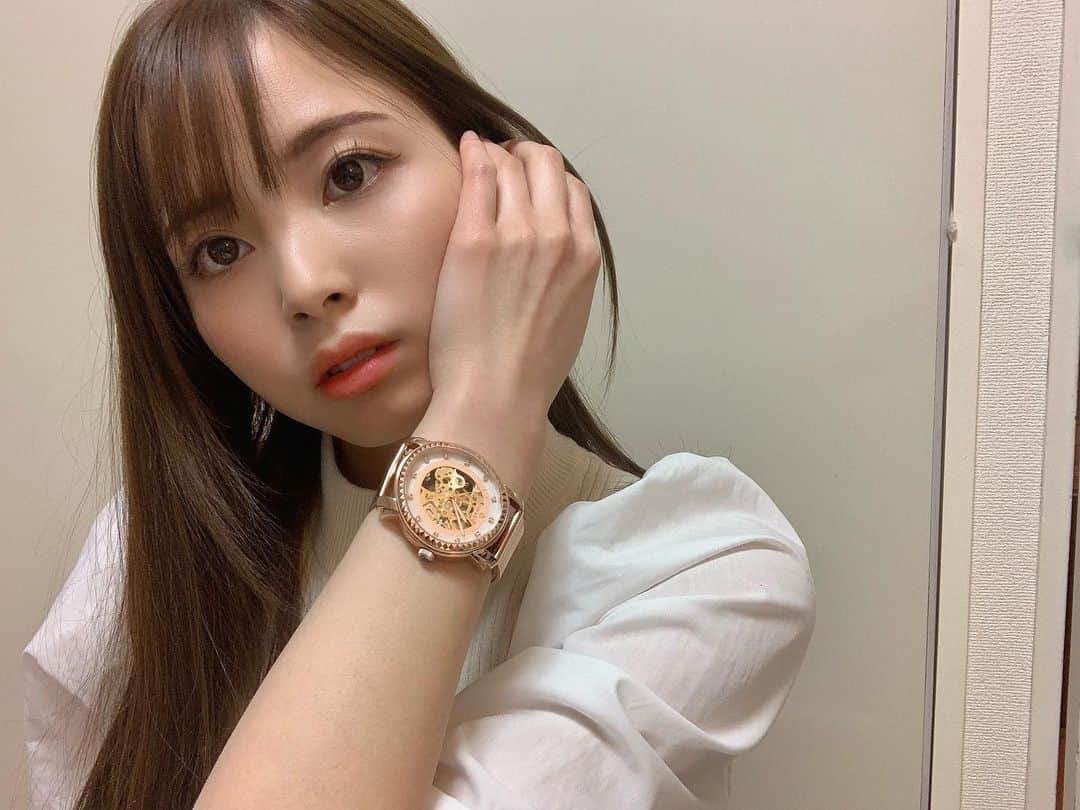 蒼乃茜さんのインスタグラム写真 - (蒼乃茜Instagram)「@loborjapan さんの腕時計⌚️  どんなコーデにも合わせやすいし スケルトンになっていて自動巻き時計の部分も見える飽きないデザイン。  バレンタインやホワイトデーのお返しにもぴったり！  #腕時計 #lobor #ロバー #時計 #ウォッチ #スケルトン #カラバリ #プレゼント #バレンタイン #ホワイトデー #ギフト #ペアウォッチ #おススメ #present #gift #watch #手元倶楽部 #手元コーデ #アクセサリーウォッチ #スタイル #冬小物 #ファッションウォッチ #ファッションアイテム #カジュアル #贈り物 #デザイン #おしゃれアイテム #ワンポイント #アクセ #日常」2月5日 21時36分 - aono_akane