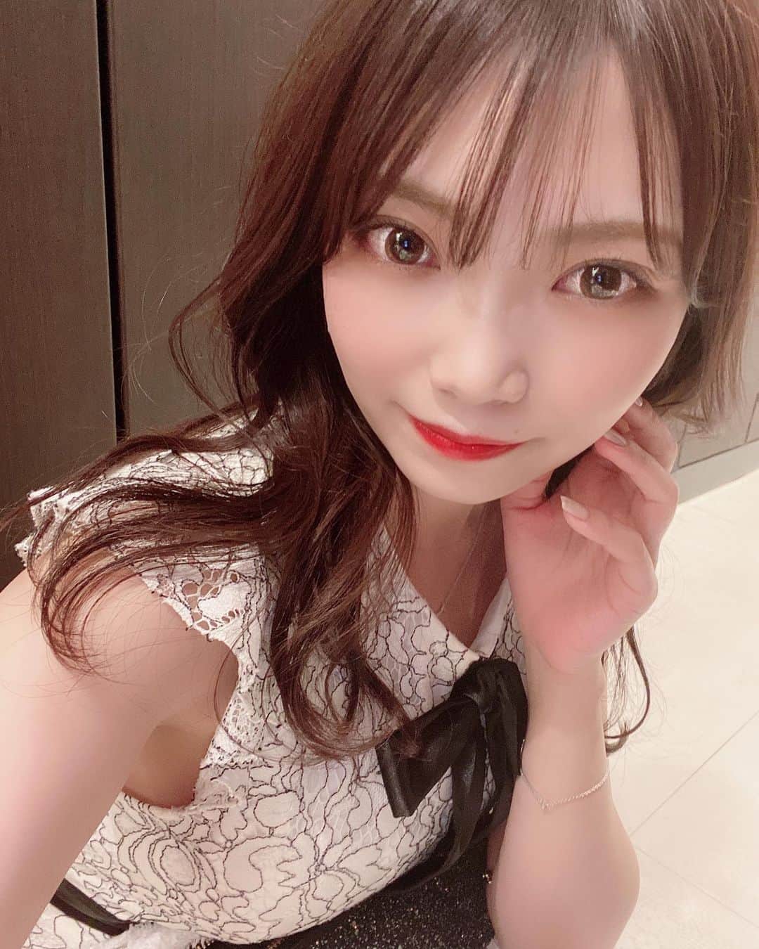 霜月芽衣のインスタグラム：「北海道の道はツルツルすぎて 春ブーツが憎たらしくなった1日でした🙋‍♀️🔥   はやく春こいこーい🌸🐝」