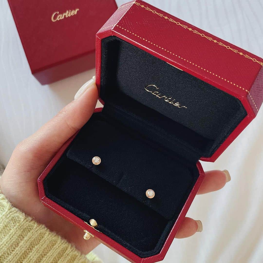 WAKAKOのインスタグラム：「daily use🤍 毎日付ける用に一粒ダイヤ😌 . . . #cartier#カルティエ#ディアマンレジェ」