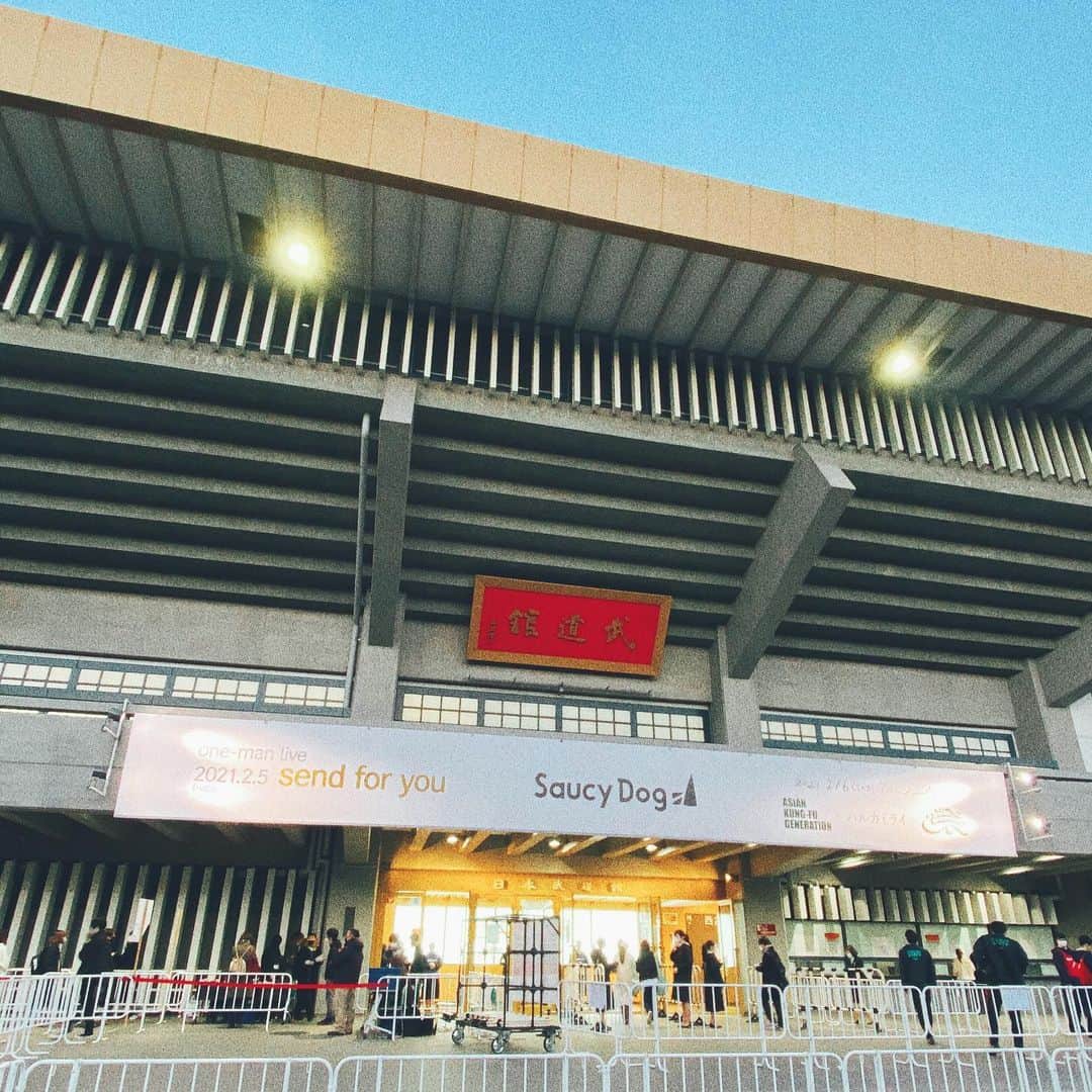 かほこ。のインスタグラム：「ㅤㅤㅤㅤㅤㅤㅤㅤㅤㅤㅤㅤㅤ ㅤㅤㅤㅤㅤㅤㅤㅤㅤㅤㅤㅤㅤ 開催してくださって ありがとうございました。 ㅤㅤㅤㅤㅤㅤㅤㅤㅤㅤㅤㅤㅤ また武道館でやるときも いつかアリーナでやるときも 絶対に行きます。 ㅤㅤㅤㅤㅤㅤㅤㅤㅤㅤㅤㅤㅤ #saucydog #sendforyou」