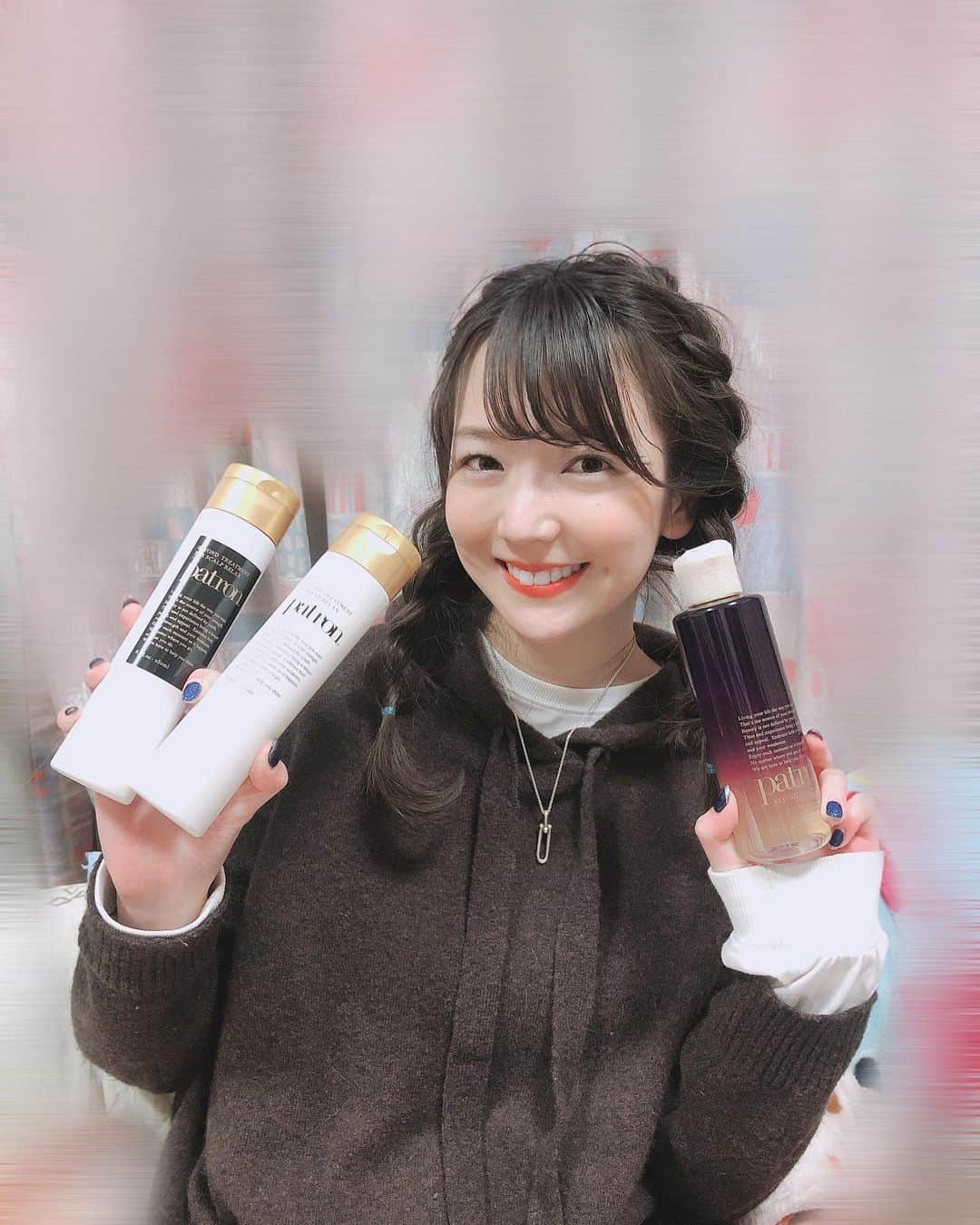 藤本かえでのインスタグラム：「最近感動したヘアケア💆‍♀️  @patron.tokyo さんの シャンプーとトリートメント✨  心地良ーい香りと、サラ艶髪の毛の維持に幸せいっぱいな気持ちになります☺️  メンズでも使えるので、興味ある方是非(^^)  #頭皮ケア #髪質改善 #patron #patrontokyoのハッシュタグ」