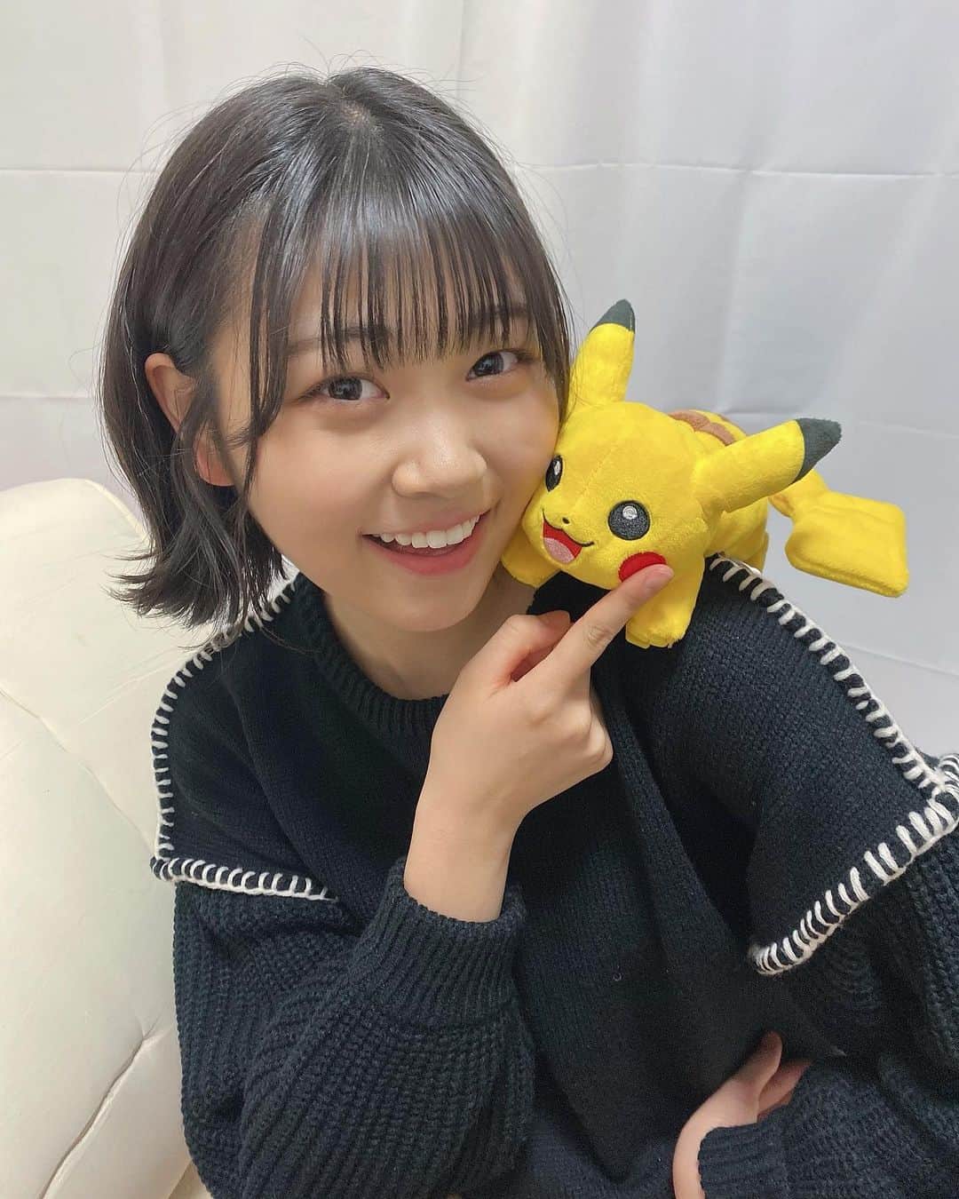 小澤愛実のインスタグラム：「﻿ ﻿ ピッカチュピッカチュピッカッチュウ﻿ ﻿ ﻿ #ラストアイドル #シュークリームロケッツ #小澤愛実 #ピカチュウ #ポケモン #ニット #jouetie #私服」