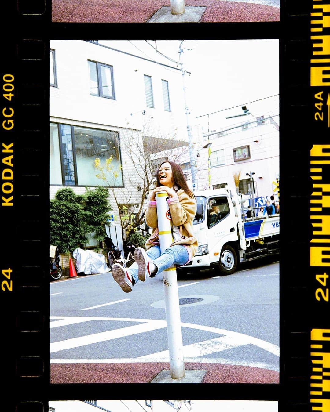 小見山峻のインスタグラム：「. eyescreamにて掲載中の写真と詩の連載、"popcorn-talkie" 第21回目のテーマは"セント・エルモス・ファイアー" 出演は森田想さん。 衣装はMSGMです。 2/1より発売中です。」