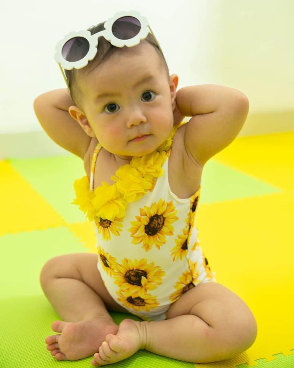 アキラ・コンチネンタル・フィーバーのインスタグラム：「My daughter is 9 months old🌻  #9ヶ月記念 #babygirl  #あかちゃんのいる生活 #bayi」