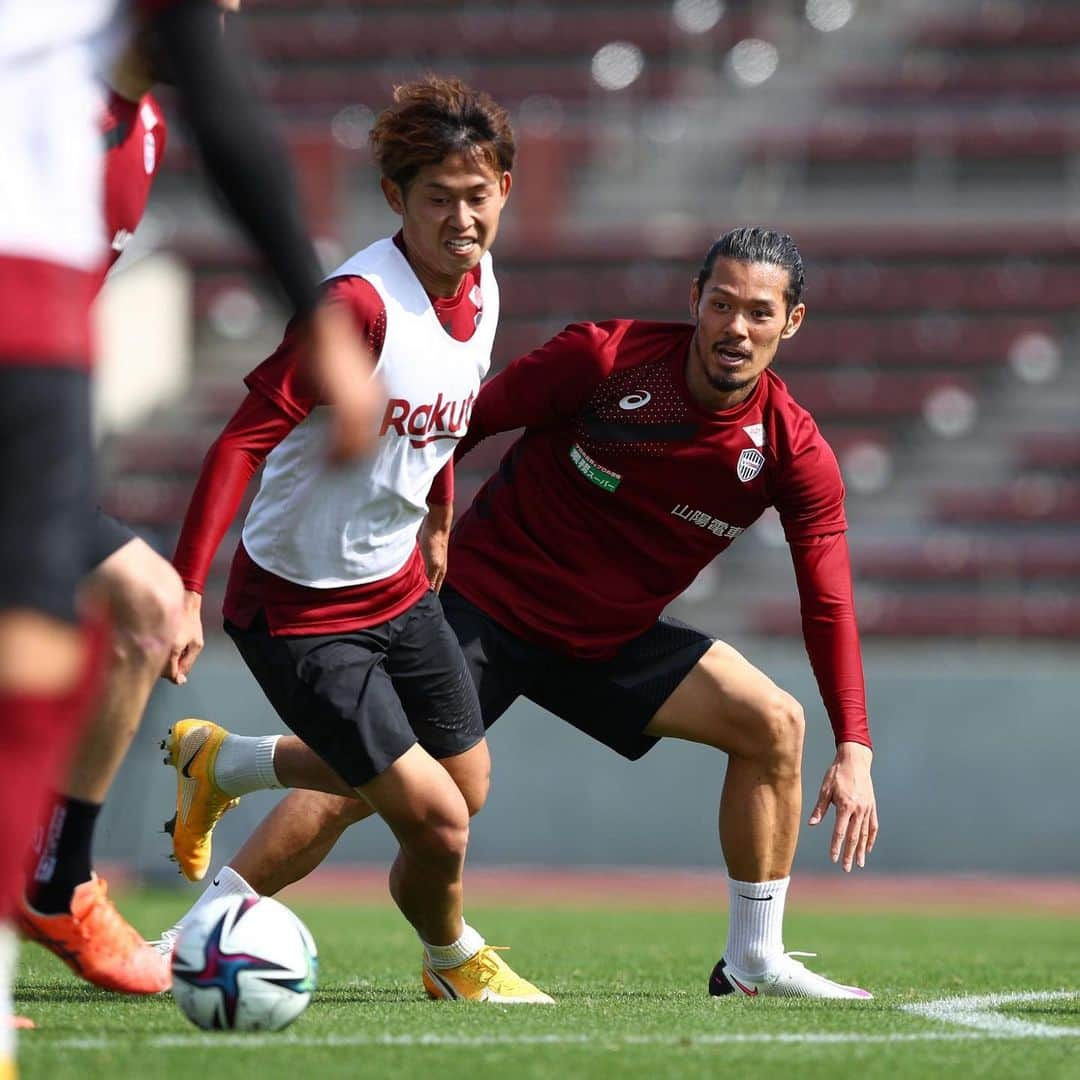 ヴィッセル神戸さんのインスタグラム写真 - (ヴィッセル神戸Instagram)「沖縄キャンプDAY2☀️⚽️🏃🏻‍♂️ 白熱してきました！🔥 Plenty of intensity in training camp! 🔥  #vissel #visselkobe #ヴィッセル #ヴィッセル神戸 #Kobe #神戸 #WeAreKobe #KobeForeverForward #一致団結 #JLeague #Jリーグ」2月5日 21時59分 - visselkobe