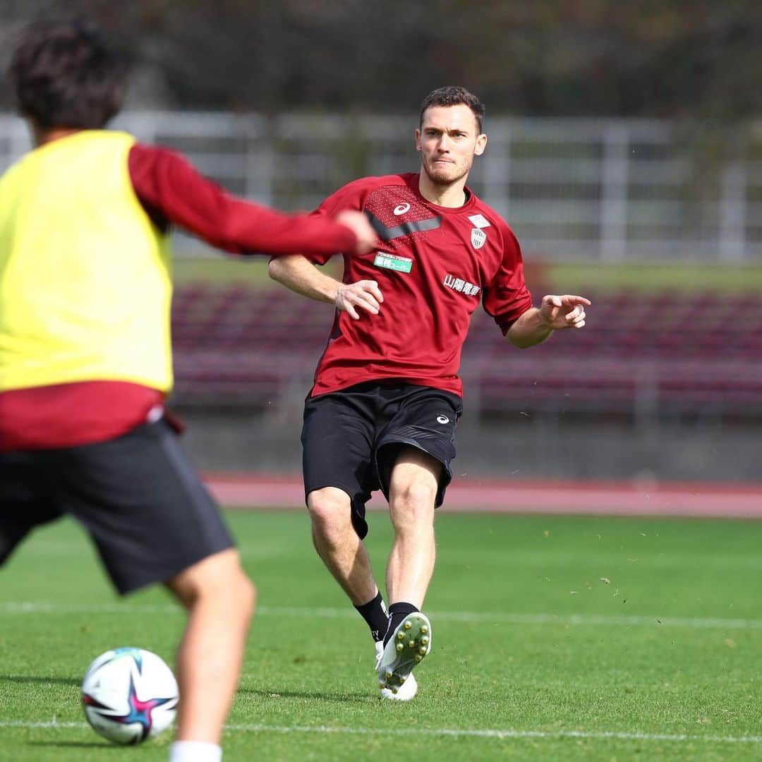 ヴィッセル神戸さんのインスタグラム写真 - (ヴィッセル神戸Instagram)「沖縄キャンプDAY2☀️⚽️🏃🏻‍♂️ 白熱してきました！🔥 Plenty of intensity in training camp! 🔥  #vissel #visselkobe #ヴィッセル #ヴィッセル神戸 #Kobe #神戸 #WeAreKobe #KobeForeverForward #一致団結 #JLeague #Jリーグ」2月5日 21時59分 - visselkobe