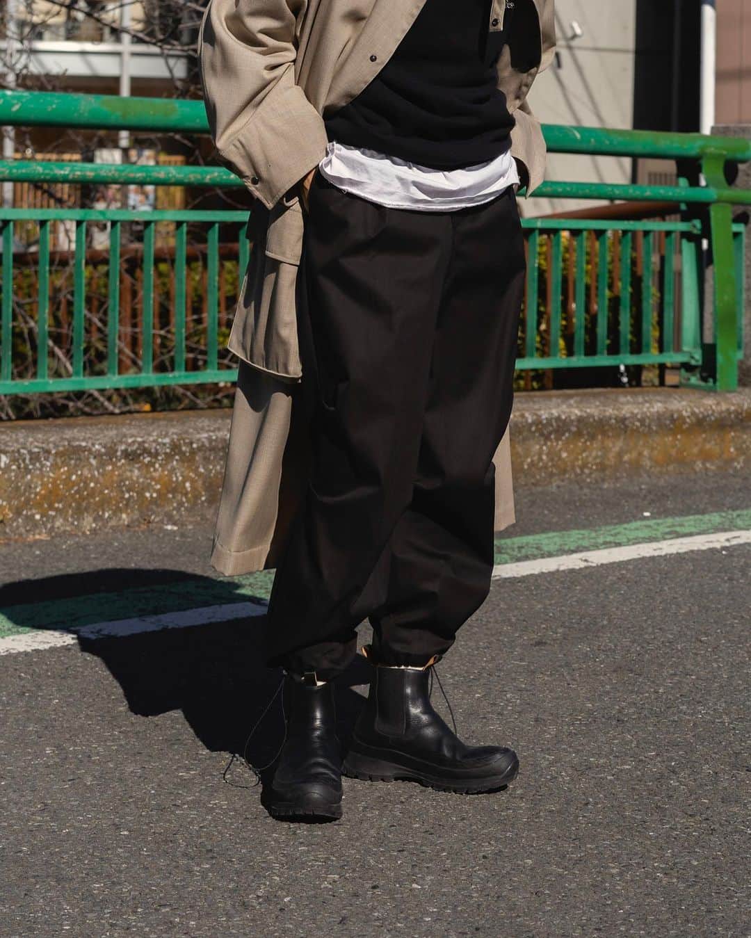 Ryoさんのインスタグラム写真 - (RyoInstagram)「ㅤㅤㅤㅤㅤㅤㅤㅤㅤㅤㅤㅤㅤ @ryotakashima_official  21ssの新作が2/10から予約がスタートします！ 個人的にこのミニマルなスタンドカラーコートが押しです👍 裏地無しの軽い素材感でドレープとコートの動きが楽しめます🧥 ㅤㅤㅤㅤㅤㅤㅤㅤㅤㅤㅤㅤㅤ  The pre-order for the21SS will start from 2/10(wed)!  I personally like this minimal standed-up collar coat 👍 You can enjoy seeing the coat drape swaying as you move and It's a very light texture as it doesn’t have lining 🧥  ㅤㅤㅤㅤㅤㅤㅤㅤㅤㅤㅤㅤㅤ coat:#ryotakashima pants:#ryotakashima shoes:#jilsander ㅤㅤㅤㅤㅤㅤㅤㅤㅤㅤㅤㅤㅤ」2月5日 22時00分 - ryo__takashima