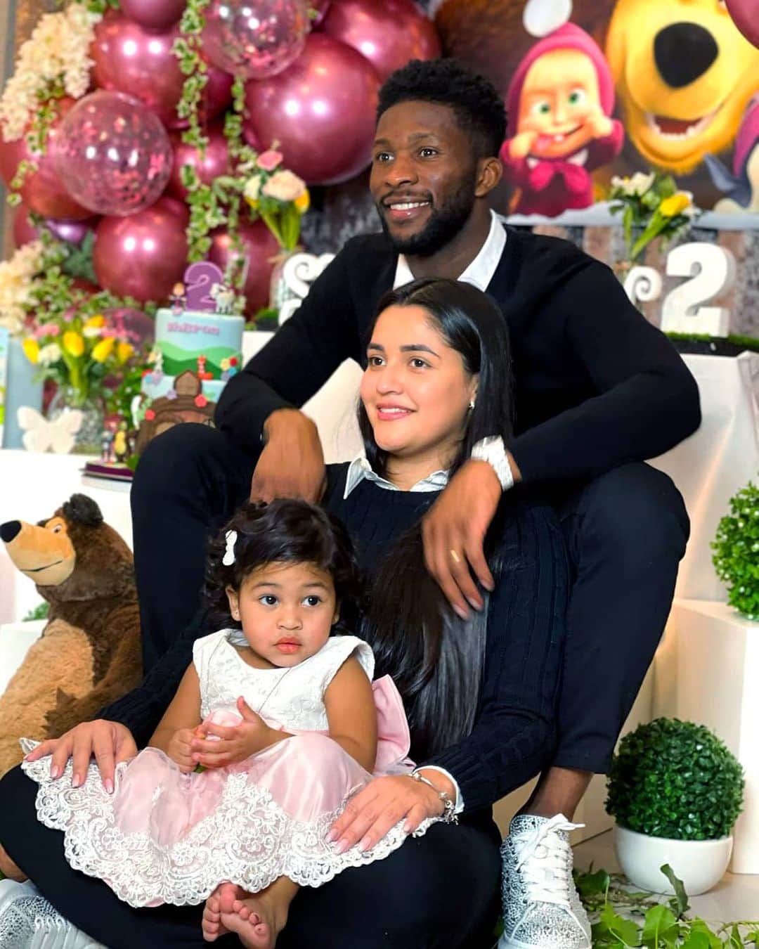 ジェファーソン・レルマのインスタグラム：「La familia no es algo importante.  Lo es todo 😍 @karollvosorio」