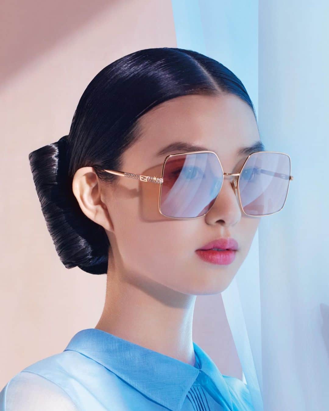 Fendiのインスタグラム：「Classic meets contemporary. Explore the new-season iterations of the #FendiEyewear, as seen in the #FendiSS21 advertising campaign.   Artistic Direction: @SilviaVenturiniFendi #SilviaVenturiniFendi Photographer: @nick_knight Models: @mariacarlaboscono, @chen_estelle, @jilla.tequila, @malaikaholmen, @henrykitcher, @chun_soot Stylist: @chaos and @ganio」