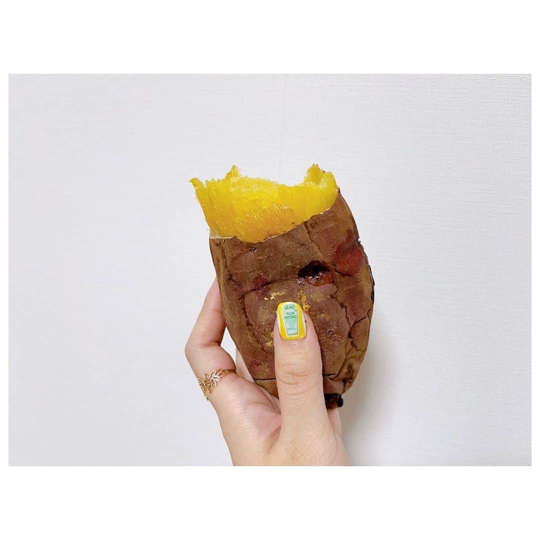 山口瑠璃のインスタグラム：「最近芋ハマってる 冬やな 寒いな  #芋 #さつまいも #焼き芋 #🍠 #安納芋 #おやつ #いも #イモ #デザート #芋好き」