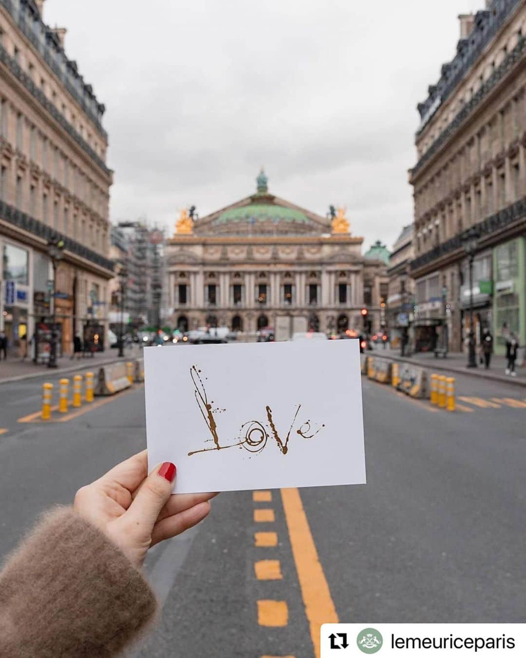 のインスタグラム：「#Repost   @lemeuriceparis with @make_repost ・・・ #LoveFromLeMeurice  Paris is missing you. Le Meurice is missing you. And one thing is sure: we all need love. ♥️   Until Valentine’s day, we invite you to share with us a message of love, either it is for Le Meurice, for the City of light or for one of our employees. We will send back in your mailbox some love from Paris with this beautiful card designed by the artist @suitou. 💫  It's time to spread Love, until next time we'll have the pleasure to welcome you in Paris. We will pick up some of them to share in stories on Valentine's Day. ♥️  From Le Meurice, with Love.   Write us with a love message with your home address to: LoveFromLeMeurice@dorchestercollection.com」