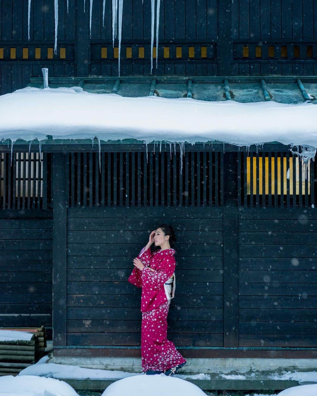 shabonのインスタグラム：「* . . . . . ❄⋆* . . . . . *  #igersjp #tokyocameraclub #東京カメラ部 #team_jp_ #GPW_members_only #as_archive #photo_shorttrip  #art_of_japan_ #ig_phos #daily_photo_jpn #visitjapanjp #nowherediary #photo_travelers #jp_mood #whim_life #moodygrams #reco_ig #japan #japan_daytime_view #1x #bealpha #sonyalpha  #worldviewmag #誰かに見せたい景色  #ギャラリームジン #1x_japan  #snow #着物 #雪」