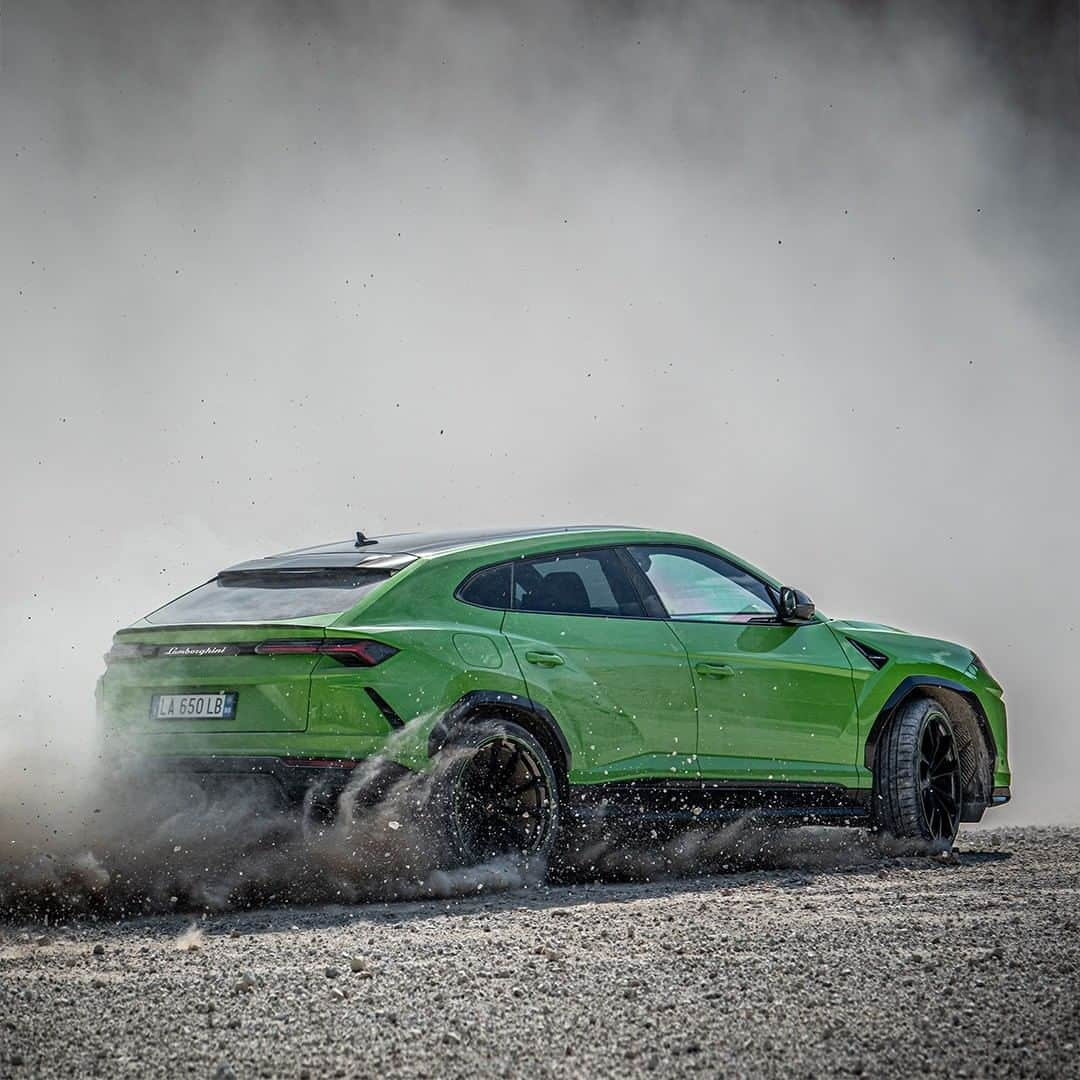 ランボルギーニさんのインスタグラム写真 - (ランボルギーニInstagram)「Roads only exist for those who want to follow them.  Urus, instead, creates them.   #Lamborghini #Urus #UnlockAnyRoad」2月5日 22時16分 - lamborghini