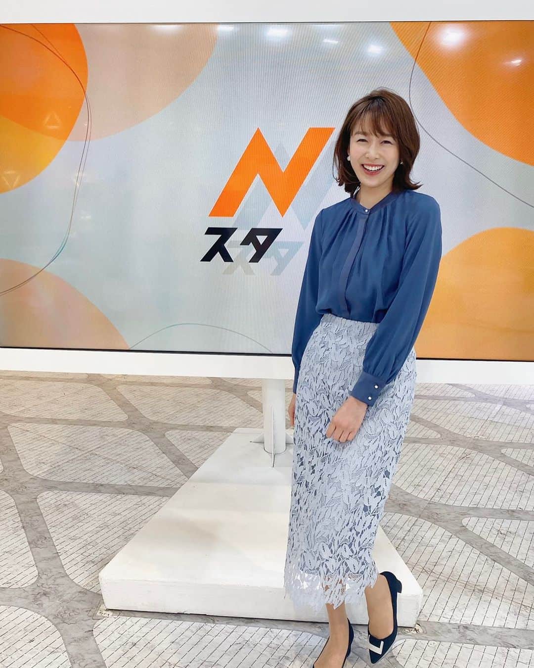 のインスタグラム：「【イチオシファッション】   良原アナの今週のイチオシファッションはこちら！ 2月3日(水)に放送された衣装です👗✨   《スタイリストさんからのイチオシポイント☝️》 ブルーの同系色でまとめたコーディネートにしました。立春ということで、春を意識しつつ、AG by aquagirlのレーススカートで軽やかさもプラスしました🌸   来週のNスタもよろしくお願い致します🙏   #TBS #Nスタ #井上貴博 #ホラン千秋 #良原安美 #イチオシファッション #ファッション #コーディネート」