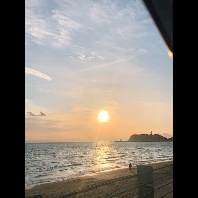 よしかわなみのインスタグラム：「ㅤㅤㅤㅤㅤㅤ 久しぶりに鎌倉周辺に~ 天気良くて、夕日が綺麗でした✌︎ ㅤㅤㅤㅤ Thank you for my friend. ㅤㅤㅤ」