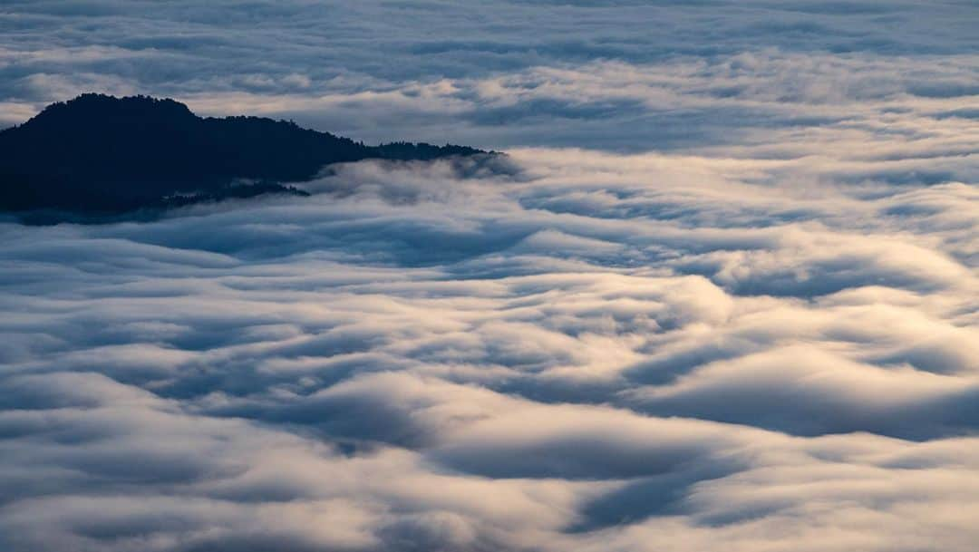 Hikaruさんのインスタグラム写真 - (HikaruInstagram)「Sea of cloud☁️ . . . #北海道 #レイトレッククリエイター #東京カメラ部 #tokyocameraclub #natgeo #sonyphotography #pashadelic #phot_jpn #photo_travelers #photostarttrip #total_nature_jpn #1x_japan #nipponpic #jpan_beautiful_days #北海道ミライノート　 #bestphoto_japan #japan_of_insta #bestphot_japan #bestjapanpics #1x #みんすと」2月5日 22時26分 - hikaru__satoh