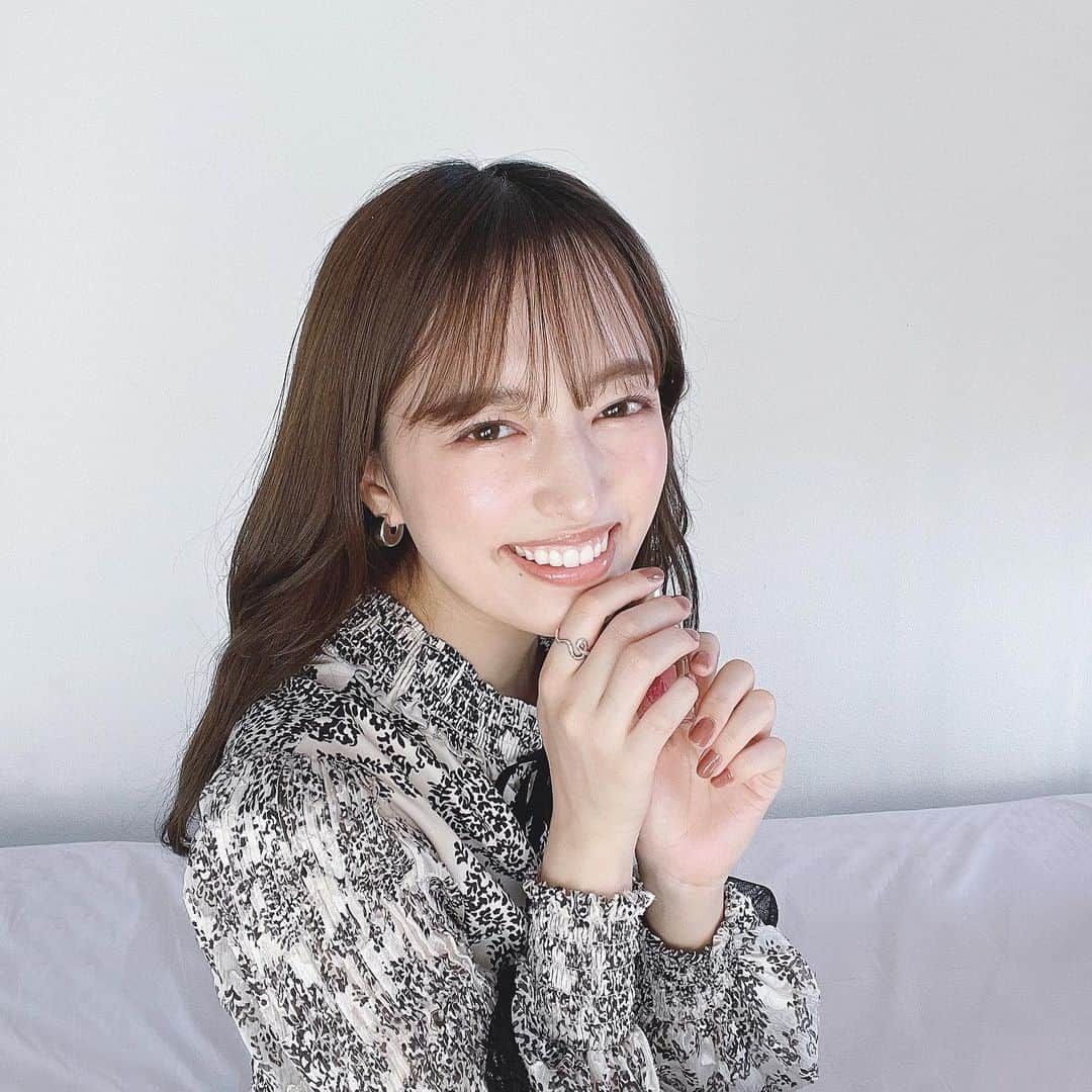 梛野里佳子のインスタグラム：「今日はトムフォードでメイク🤍 ボディヒート使いにくいかなと思ってたけど、優しい色使いでめちゃくちゃ上品…🥺  今日は質問コーナー後編動画upしたので明日メイクあげます🌿  #TOMFORD #tomfordbeauty #bodyheat #makeup #eyeshadow #youtube #herlipto #ootd #GRWM #デパコス #メイク動画 #トムフォード #ボディヒート #春コーデ #バレンタインネイル」