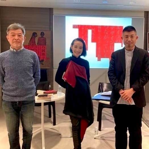 河尻亨一のインスタグラム：「#篠原ともえ さん、永井裕明さんと。本日（6日）のggg #石岡瑛子展 ギャラリートーク後に。エイコさんとあとに続く世代の目に見えない'つながり'を感じたお話でした。  トークはアーカイブもご覧いただけます。詳しくはギンザグラフィックギャラリーのサイトから。」