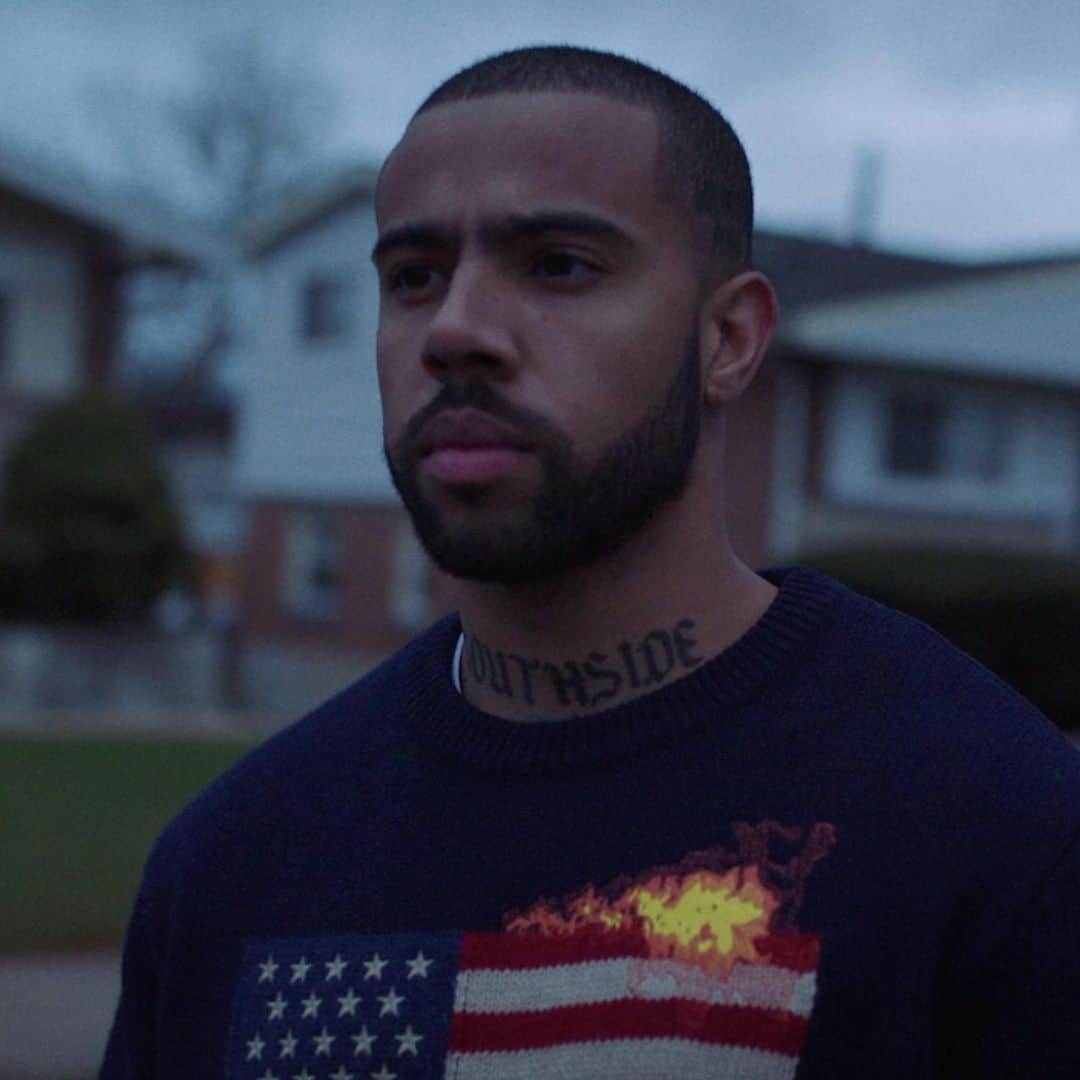 Vevoさんのインスタグラム写真 - (VevoInstagram)「@VicMensa describes “Shelter" as a "spiritual note, a healing frequency" 🌹 Watch him unite with @ChanceTheRapper and @WyclefJean for the powerful video, directed by @AndreMuir.   ⠀⠀⠀⠀⠀⠀⠀⠀⠀ ▶️[Link in bio] #VicMensa #ChanceTheRapper #WyclefJean」2月6日 4時07分 - vevo