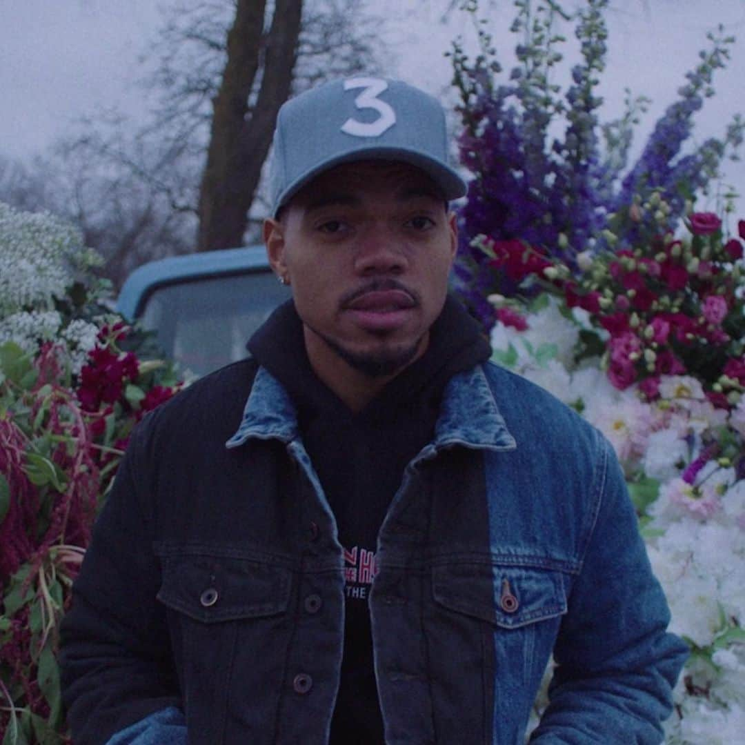 Vevoさんのインスタグラム写真 - (VevoInstagram)「@VicMensa describes “Shelter" as a "spiritual note, a healing frequency" 🌹 Watch him unite with @ChanceTheRapper and @WyclefJean for the powerful video, directed by @AndreMuir.   ⠀⠀⠀⠀⠀⠀⠀⠀⠀ ▶️[Link in bio] #VicMensa #ChanceTheRapper #WyclefJean」2月6日 4時07分 - vevo