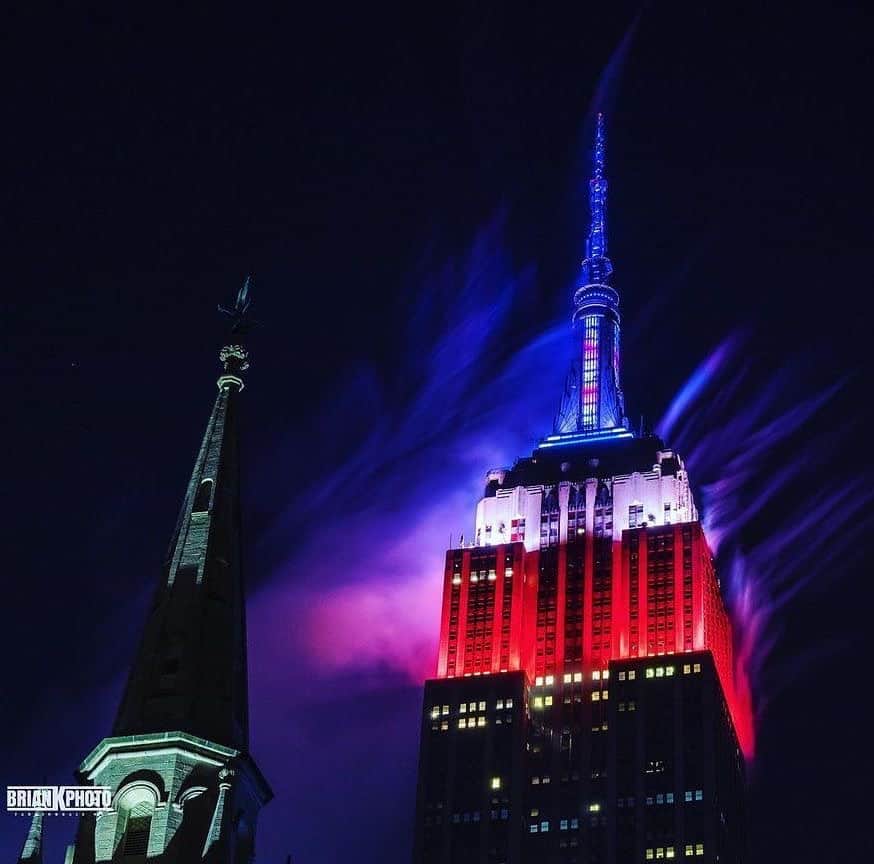 Empire State Buildingのインスタグラム：「Word on the street is that Broadway is haunted 🤫  ⠀⠀⠀⠀⠀⠀⠀⠀⠀   Many theaters have had reports of ghosts, but by far the most consistent spirit sightings come from the Palace Theatre.  ⠀⠀⠀⠀⠀⠀⠀⠀⠀   Up to 100 different ghosts are said to float through its historic halls, including Judy Garland, who performed there in the 1950s!  ⠀⠀⠀⠀⠀⠀⠀⠀⠀   Maybe they’re real, or maybe people are taking the “Phantom of the Opera” title a little too literal 🤪  ⠀⠀⠀⠀⠀⠀⠀⠀⠀   📷: @briankphoto #EmpireStateBuilding」