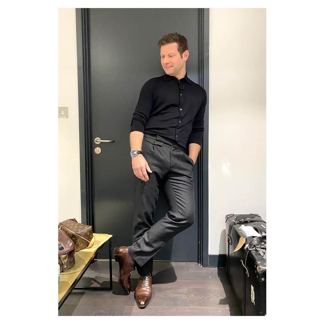 ガジアーノ&ガーリングのインスタグラム：「Gaziano Girling’s on Mr @dermotoleary . . . . . . . . . . #menstyle #classicshoes #elegantshoes #handwelted #handmadeshoes #classicfootwear #stylish #shoemaker #mensfootwear #bespokemakers #fashion #brspokemakers #bespokeshoes #mensfashion #madeinengalnd  #mensshoes #menswear #shoesoftheday #shoestagram #shoestyle #shoeporn #shoes」