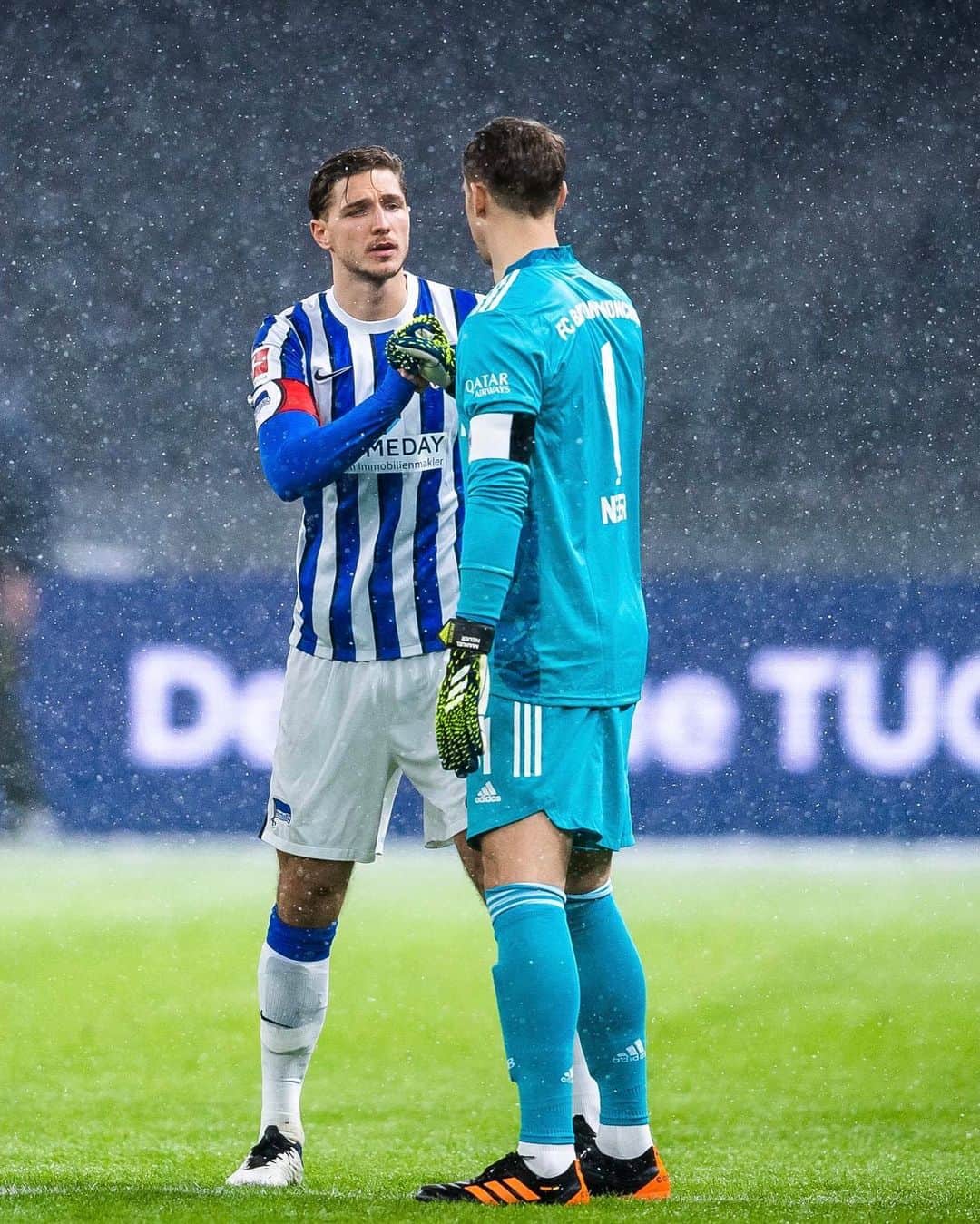 ヘルタ・ベルリンのインスタグラム：「🤜🤛 #BSCFCB 🔛 . . #HaHoHe #herthabsc」
