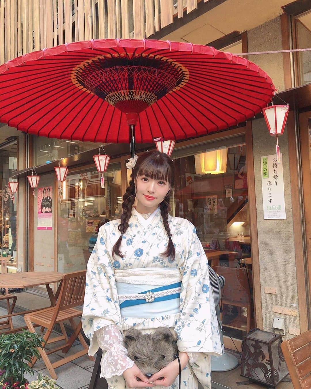 林あやののインスタグラム：「浅草デート🍵 後ろ姿も可愛くして貰いました👧  #虹色の飛行少女 #アイドル #idol #着物 #きもの #浅草 #観光 #ヘアアレンジ #japanesegirl #좋아요」