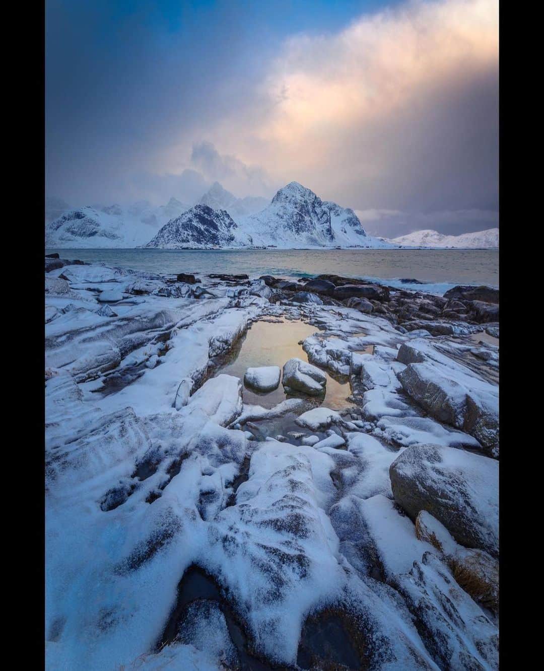 instagoodさんのインスタグラム写真 - (instagoodInstagram)「@philipesterle One of the things I really loved about photographing the coasts in the Lofoten Islands was that I could shoot the same scene over and over, but with different foregrounds each time just by moving a few feet in any direction.⁠⠀ ⁠⠀ I'm sure other rocky coasts share this. But I guess I haven't visited enough rocky coasts.⁠⠀ ⁠⠀ Any suggestions for others? :) ⁠⠀ ------------⁠⠀ v a r e i d s u n d e t 12276⁠⠀ ⁠⠀ The rocky shoreline along Vareidsundet, leading into Flakstadpollen.⁠⠀ ⁠⠀ Vareid, Nordland, Norway⁠⠀」2月5日 22時50分 - instagood