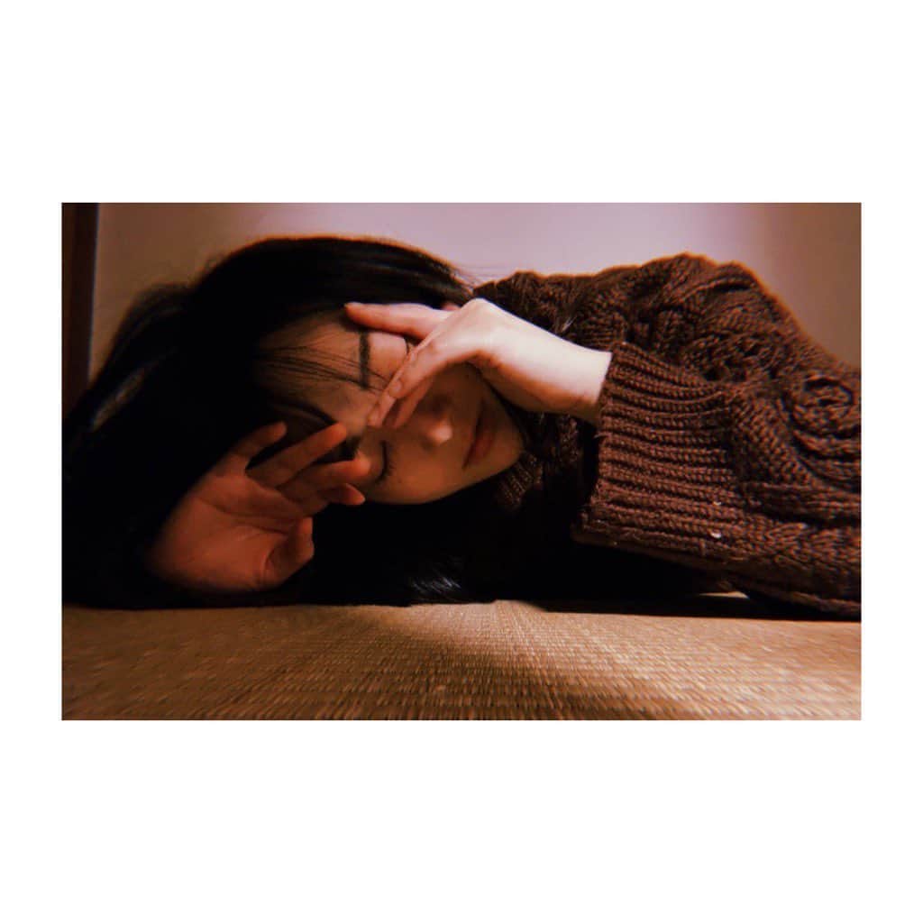 小森真理子のインスタグラム：「近々久しぶりにショートにする予定です。たのしみだけどドキドキーーー Xデーまで、長い髪楽しもっと💇‍♀️」