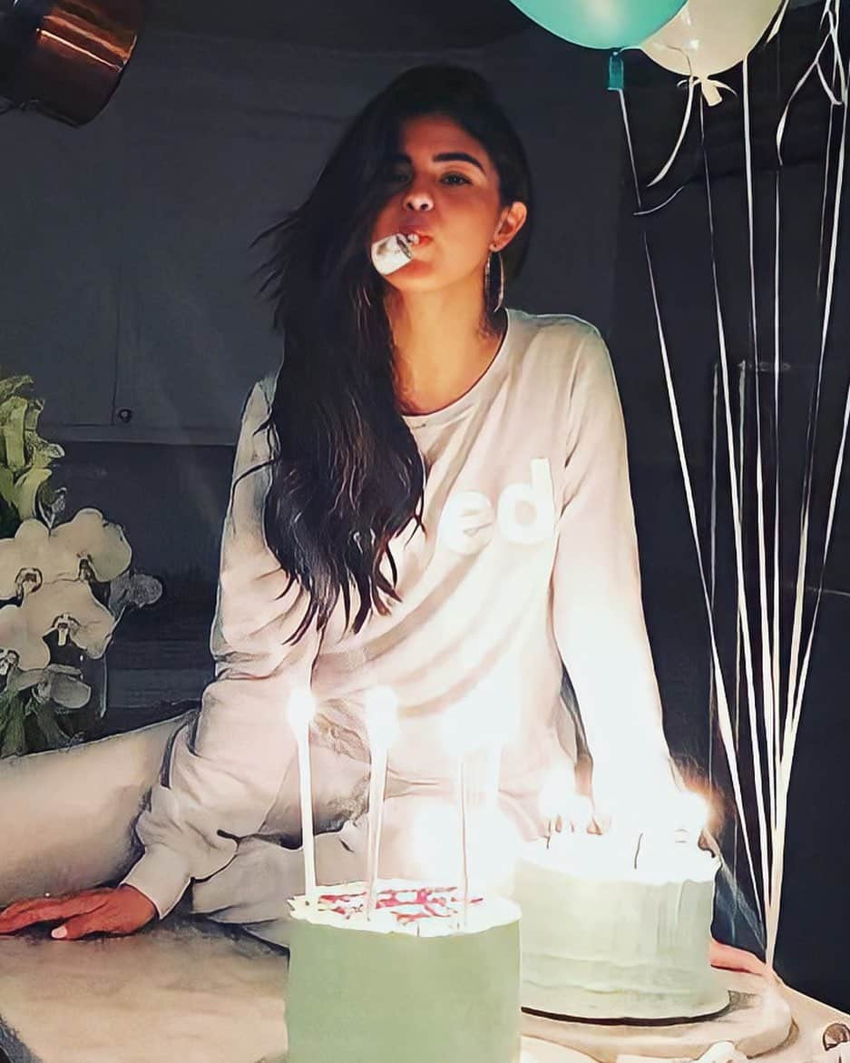 Always With Selenaのインスタグラム：「Good morning!! ITS MY BIRTHDAY」