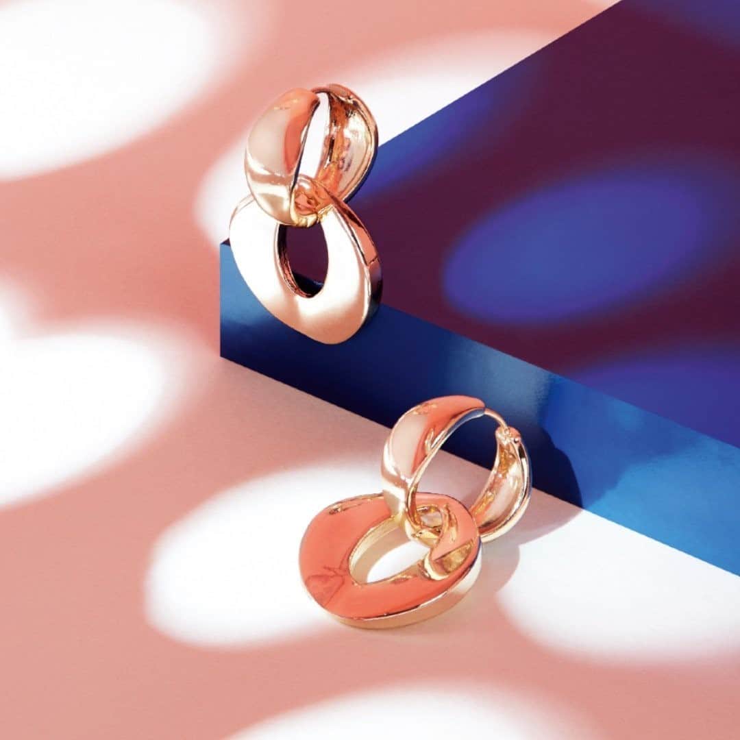 アクセサライズのインスタグラム：「Gal, we're the perfect pair 💖 shop 30% off ALL jewellery  Tap the link in our bio to shop #Accessorize」