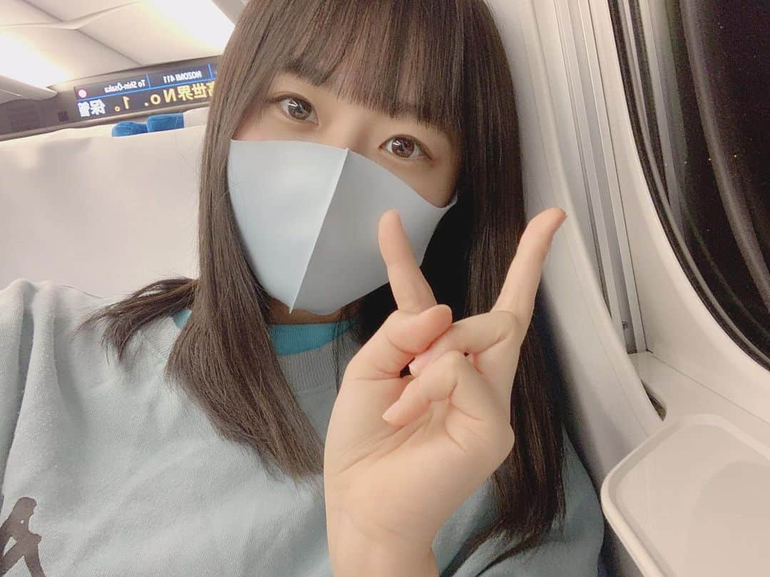 瀧野由美子さんのインスタグラム写真 - (瀧野由美子Instagram)「2020年中に N700Sに乗ることができました〜〜〜〜！ 乗り心地も全然違って、 感動でした🤤 2021年はSupremeな1年になりますように！  #STU48 #瀧野由美子 #新幹線 #N700S #鉄道」2月5日 23時04分 - yumiko_anko